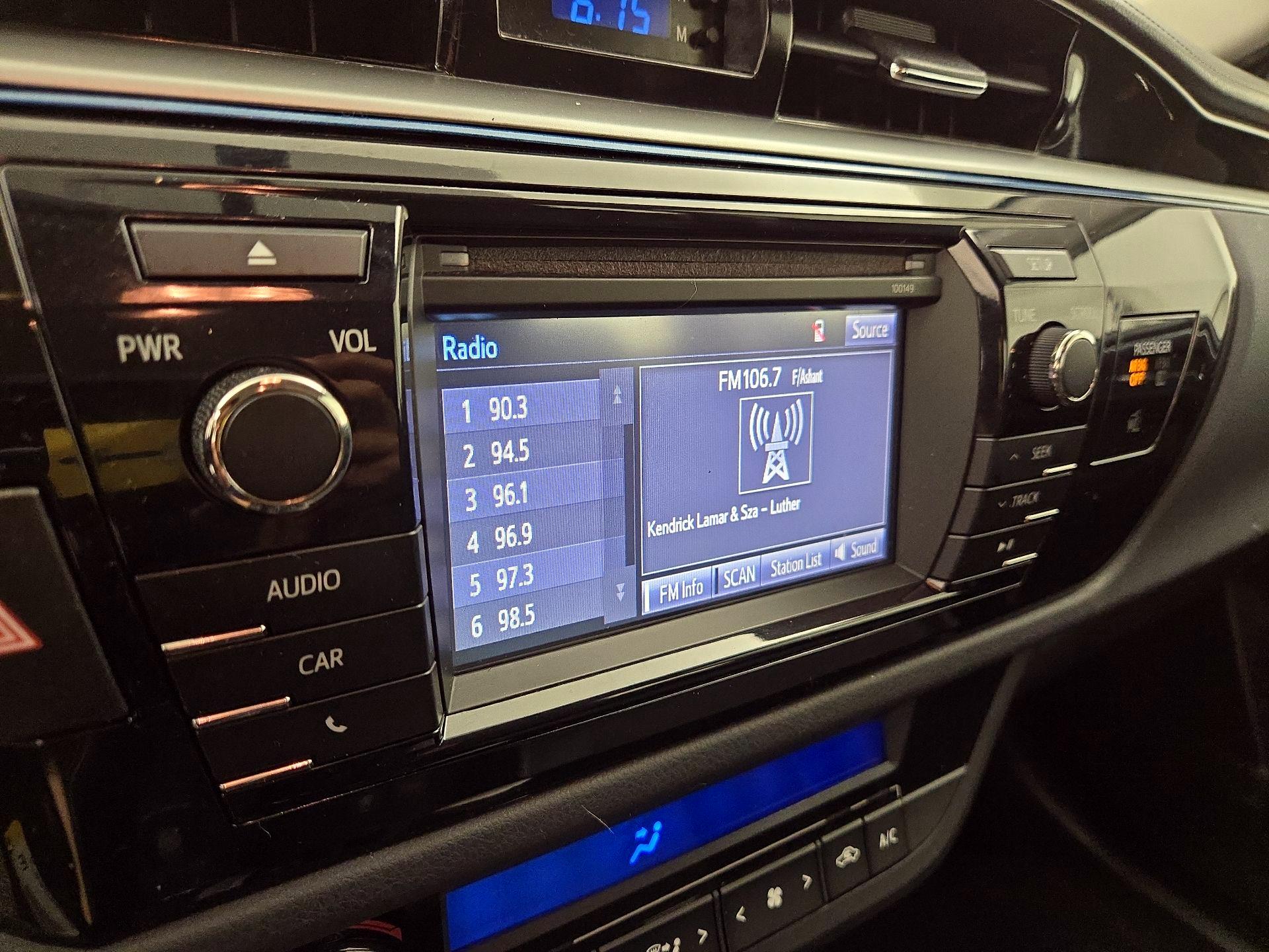Thumbnail: 2015 Toyota Corolla - 15