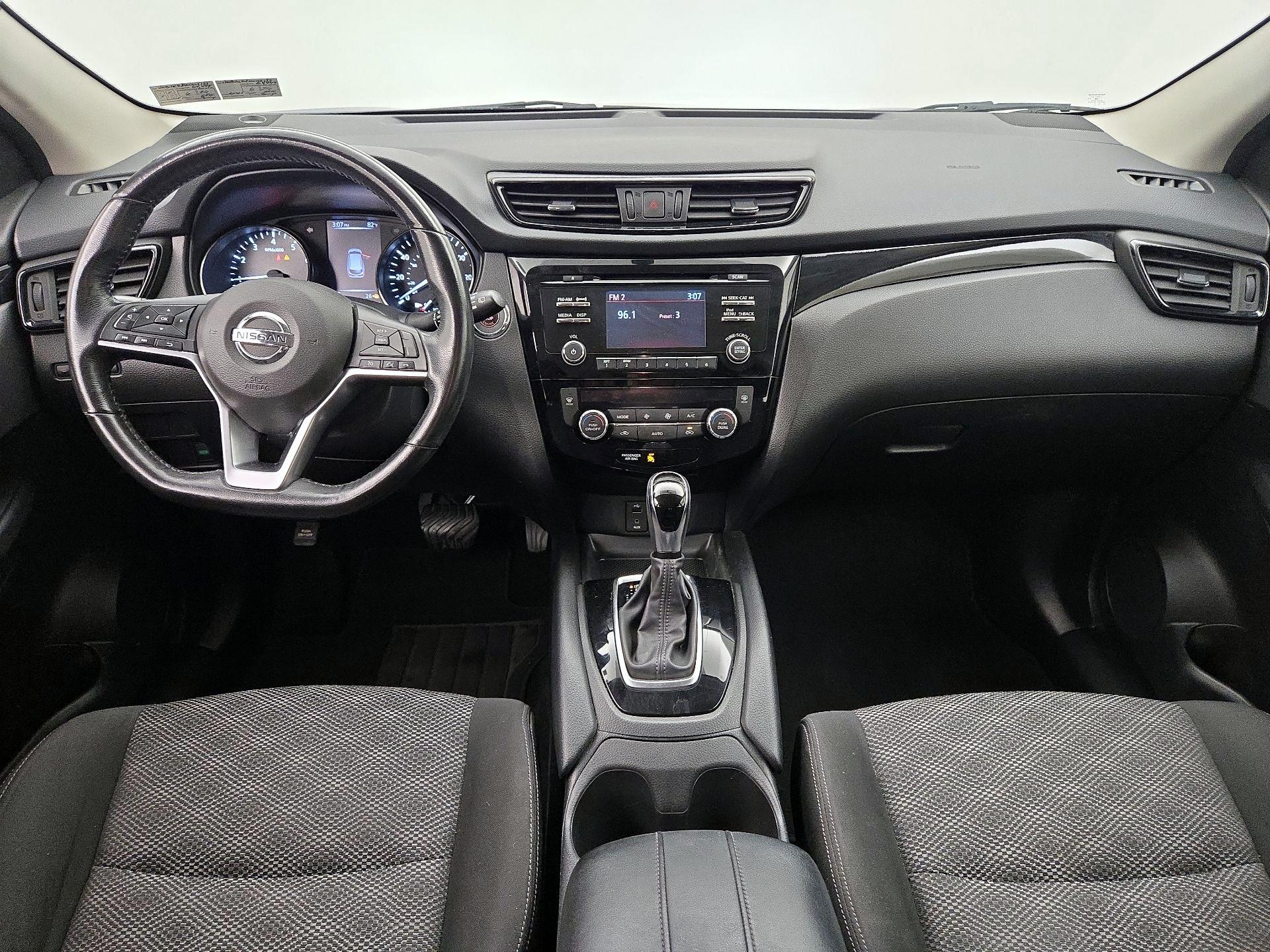 Thumbnail: 2017 Nissan Rogue Sport - 9
