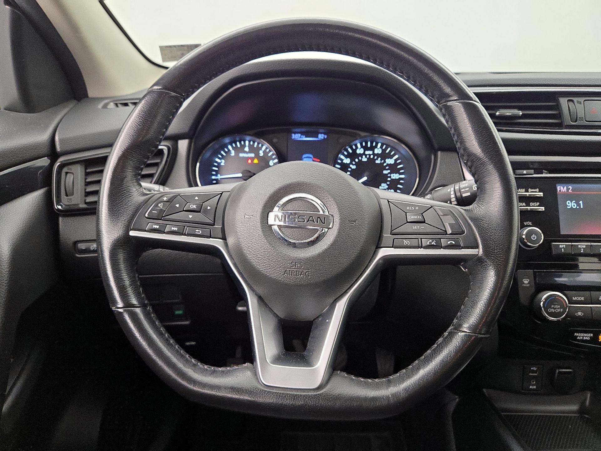 Thumbnail: 2017 Nissan Rogue Sport - 10