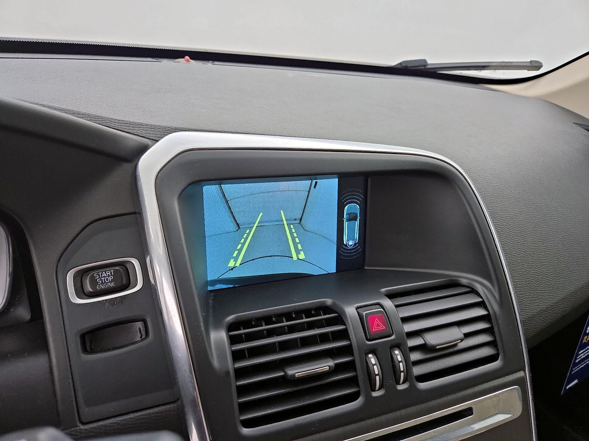 Thumbnail: 2016 Volvo XC60 - 15