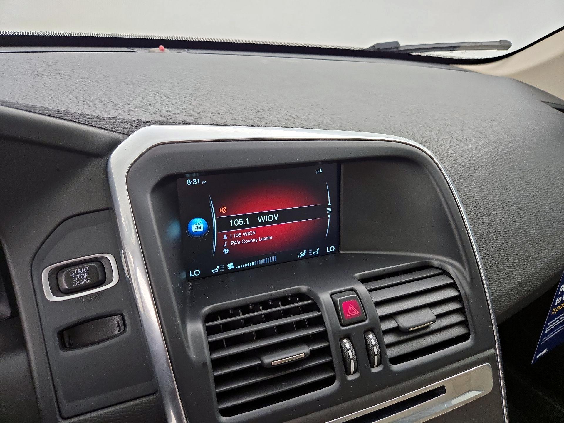 Thumbnail: 2016 Volvo XC60 - 16