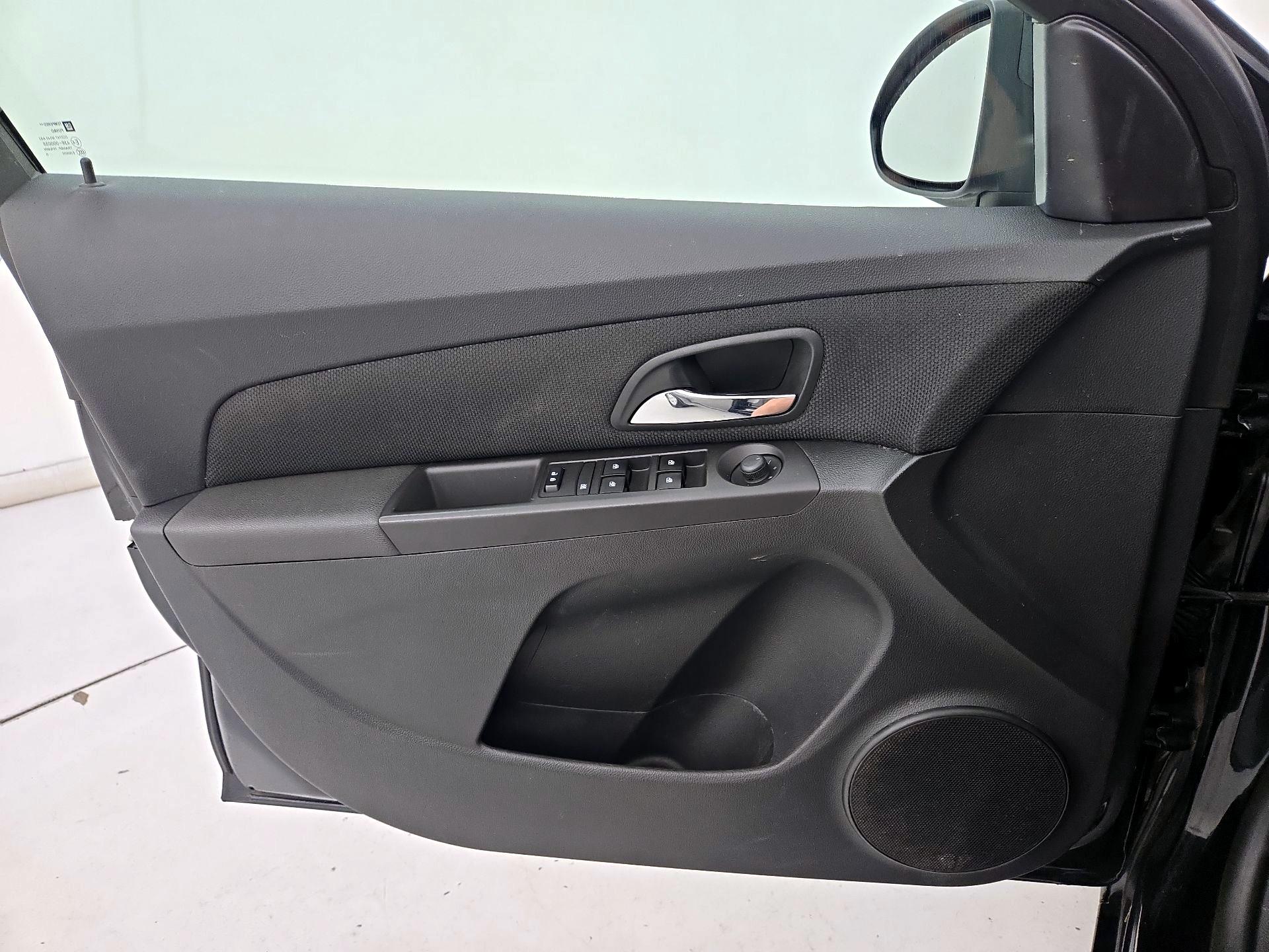Thumbnail: 2016 Chevrolet Cruze - 10