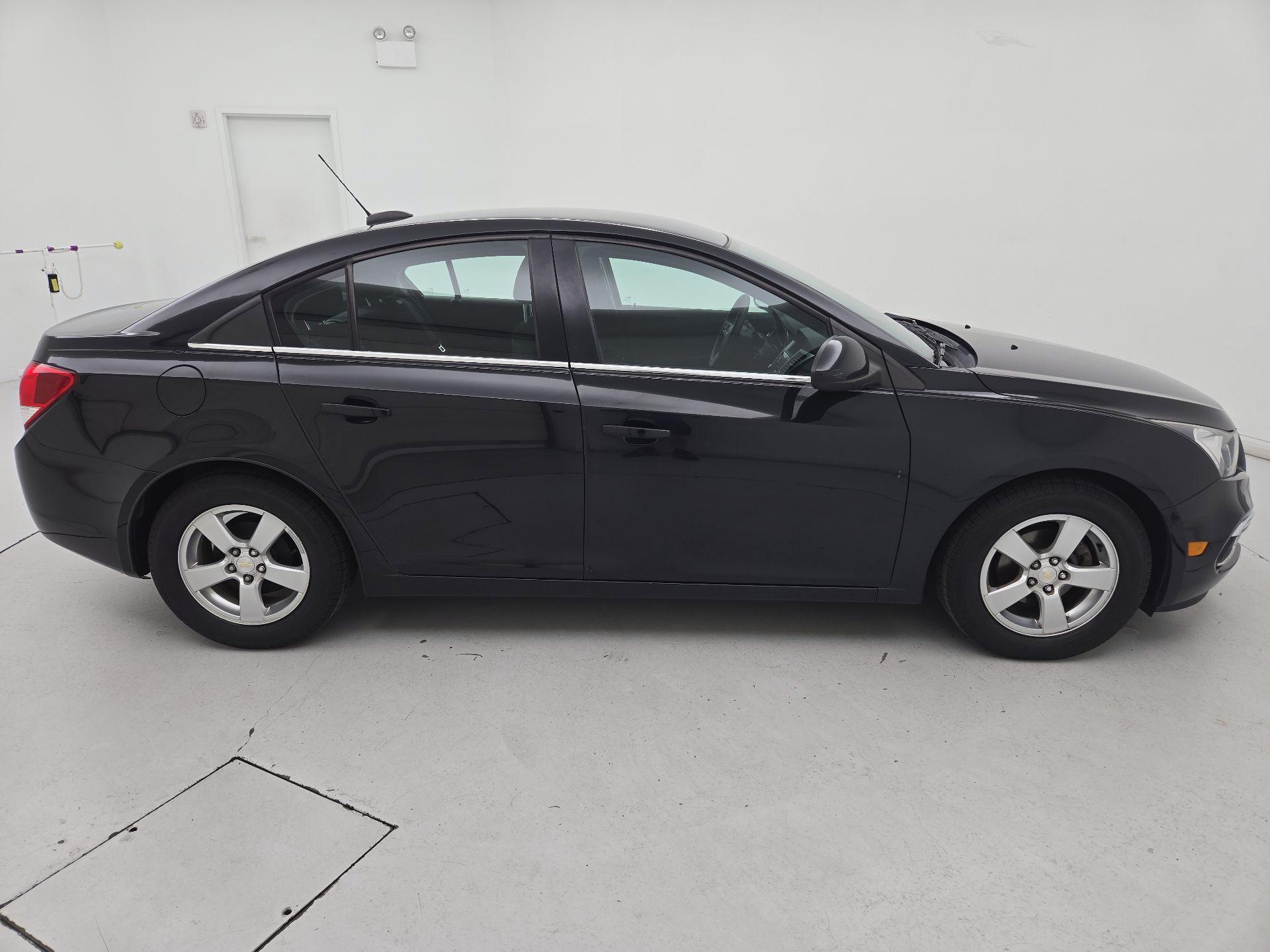 Thumbnail: 2016 Chevrolet Cruze - 4