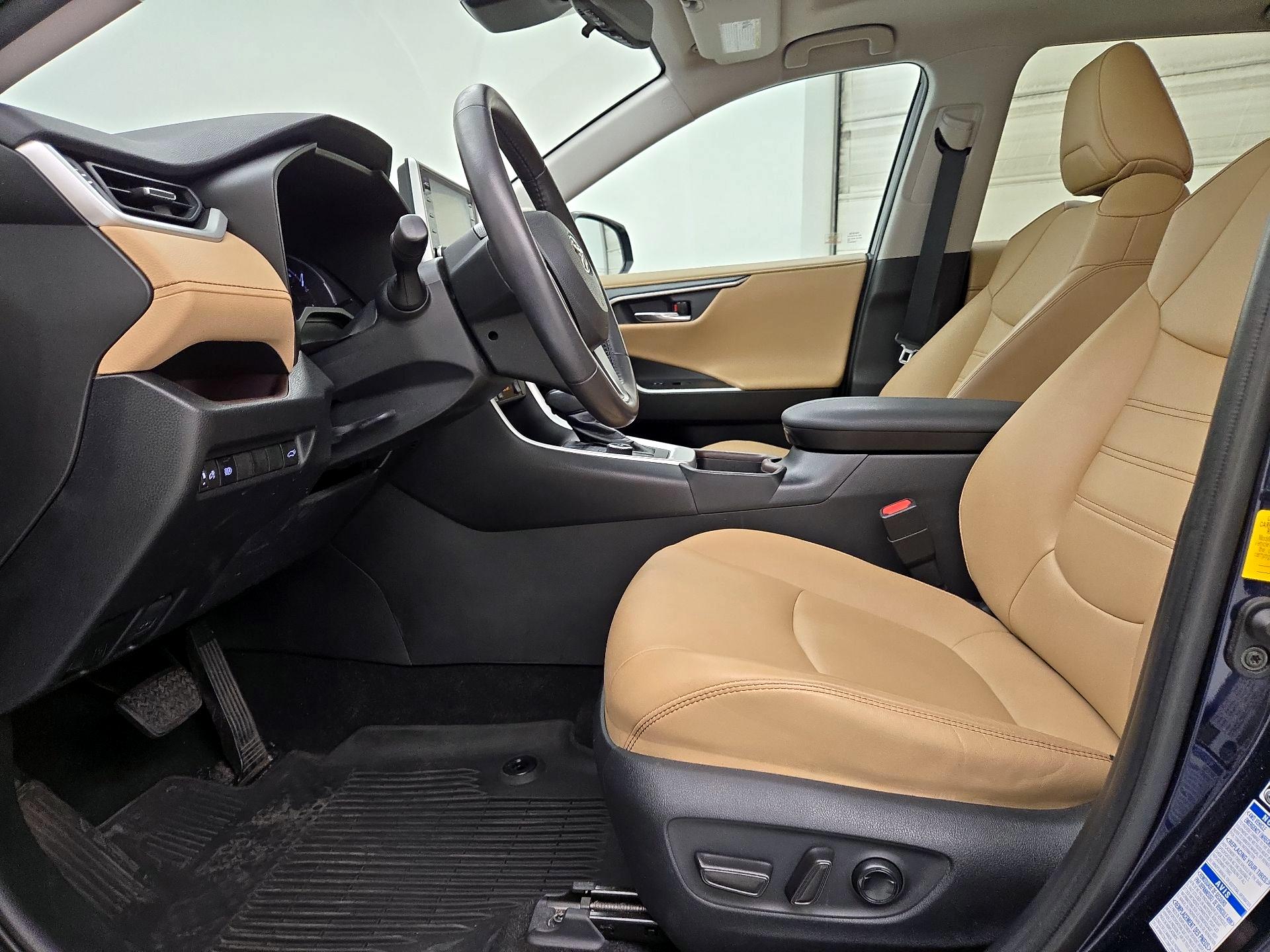 Thumbnail: 2020 Toyota RAV4 - 11