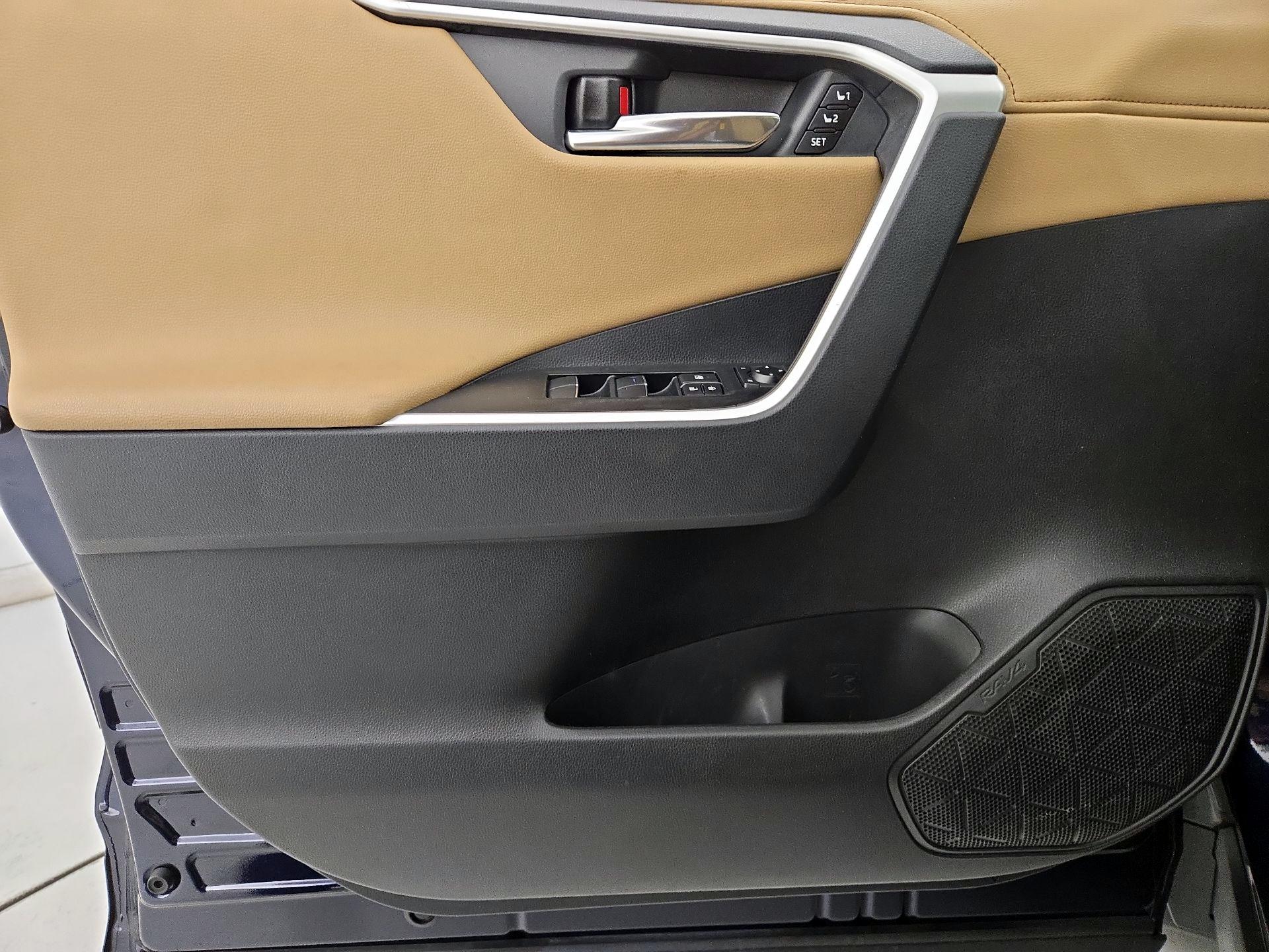Thumbnail: 2020 Toyota RAV4 - 12