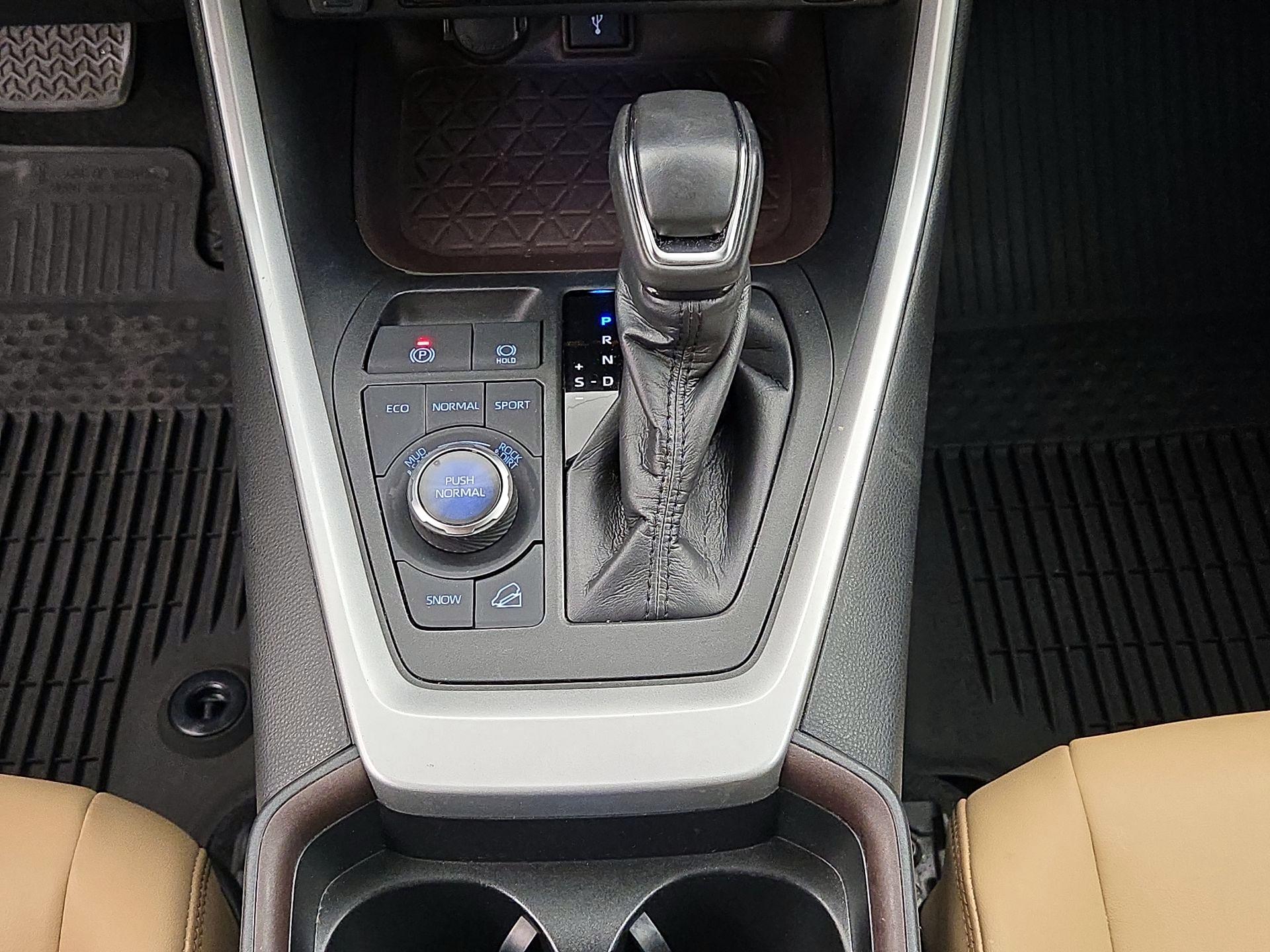 Thumbnail: 2020 Toyota RAV4 - 17