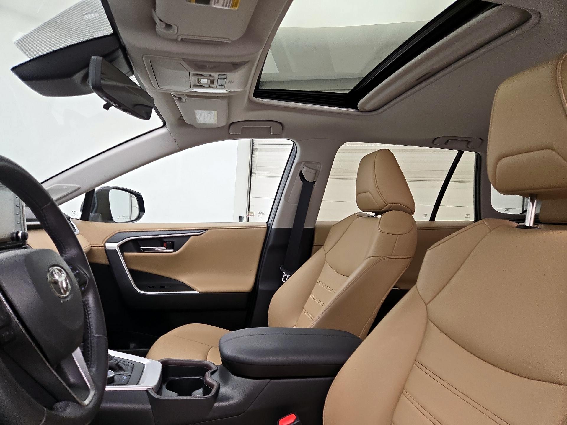 Thumbnail: 2020 Toyota RAV4 - 19