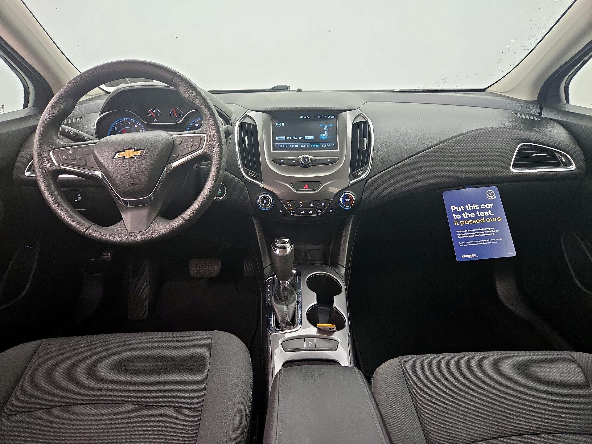 Thumbnail: 2017 Chevrolet Cruze - 9