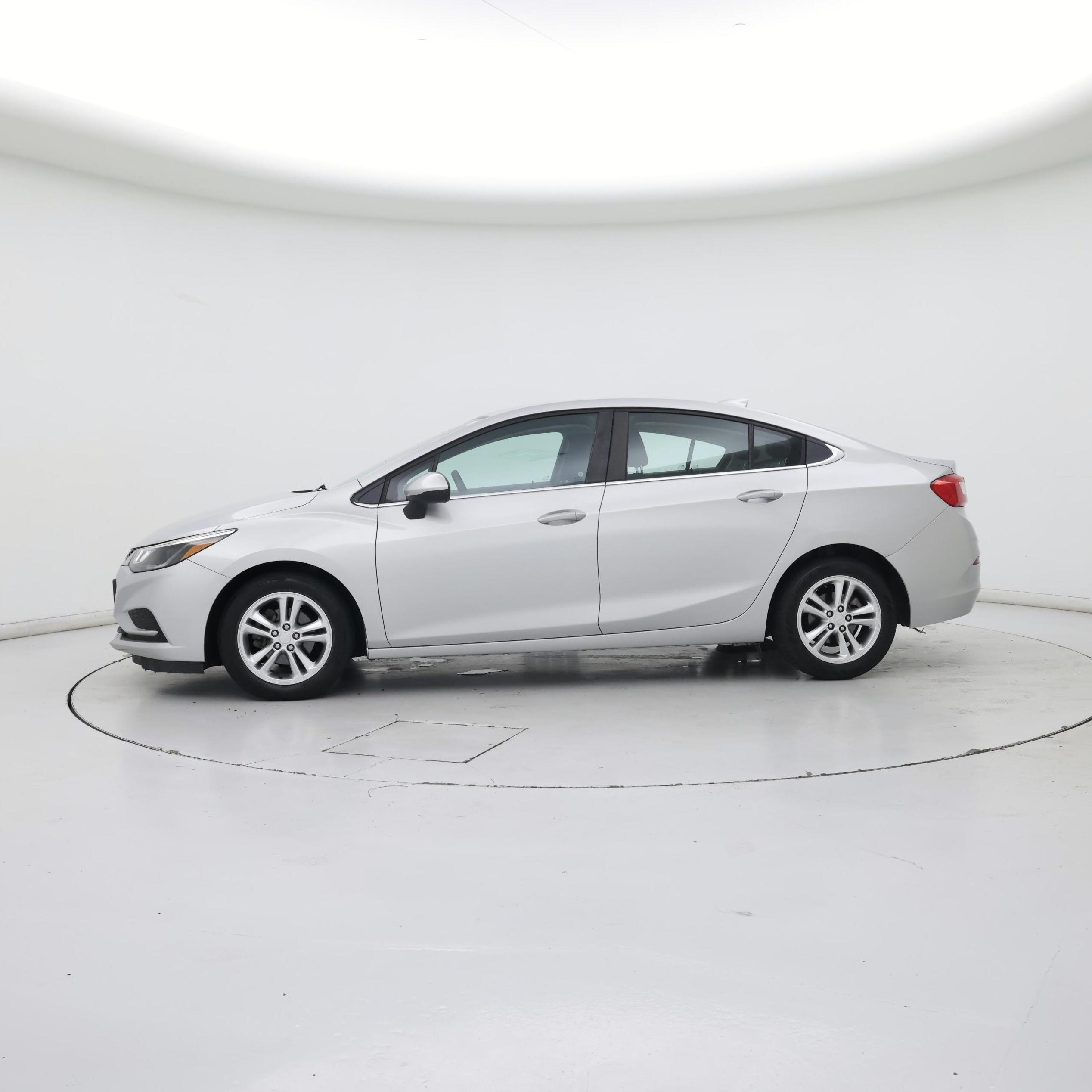 Thumbnail: 2017 Chevrolet Cruze - 3