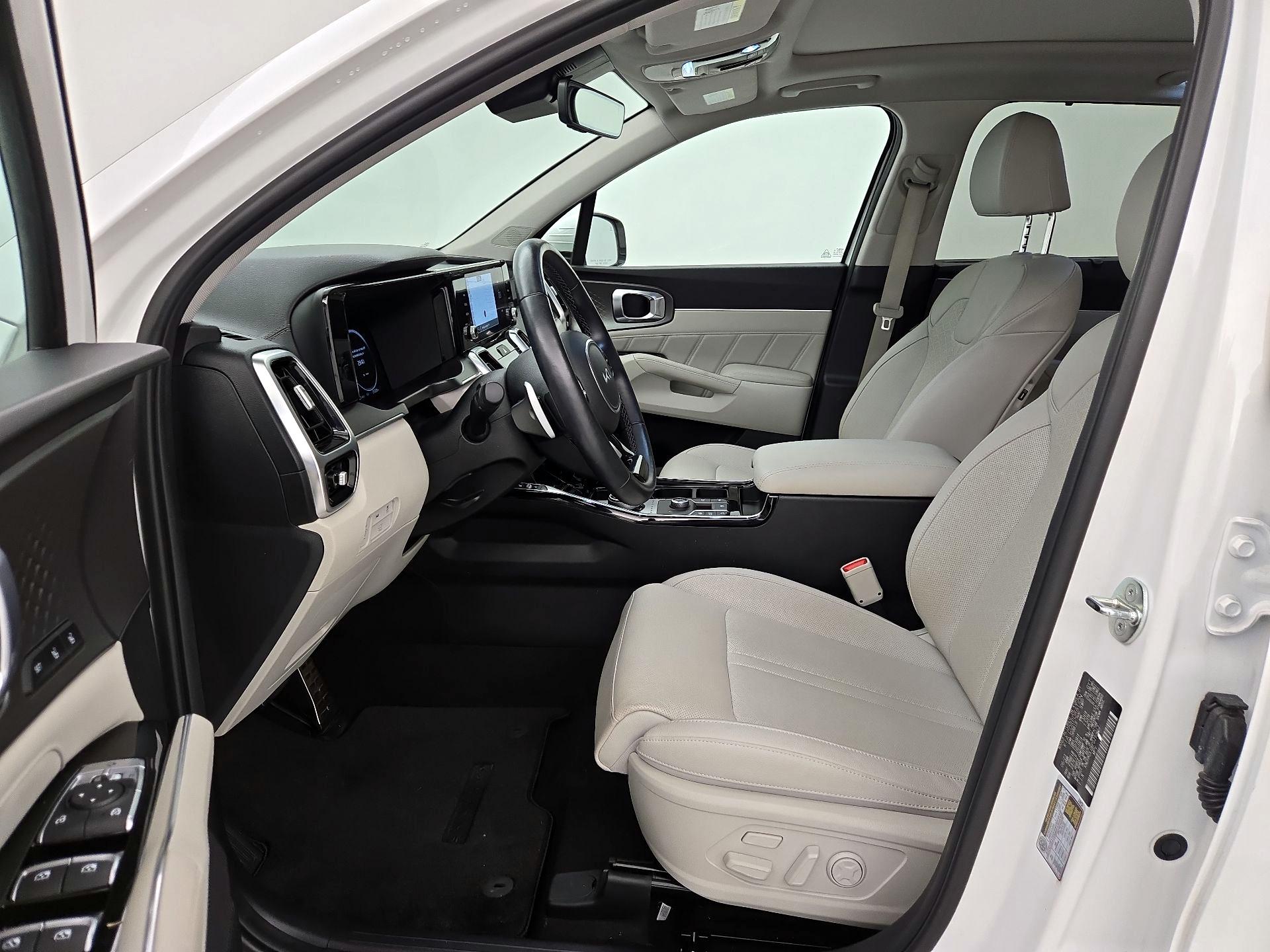 Thumbnail: 2023 Kia Sorento - 11