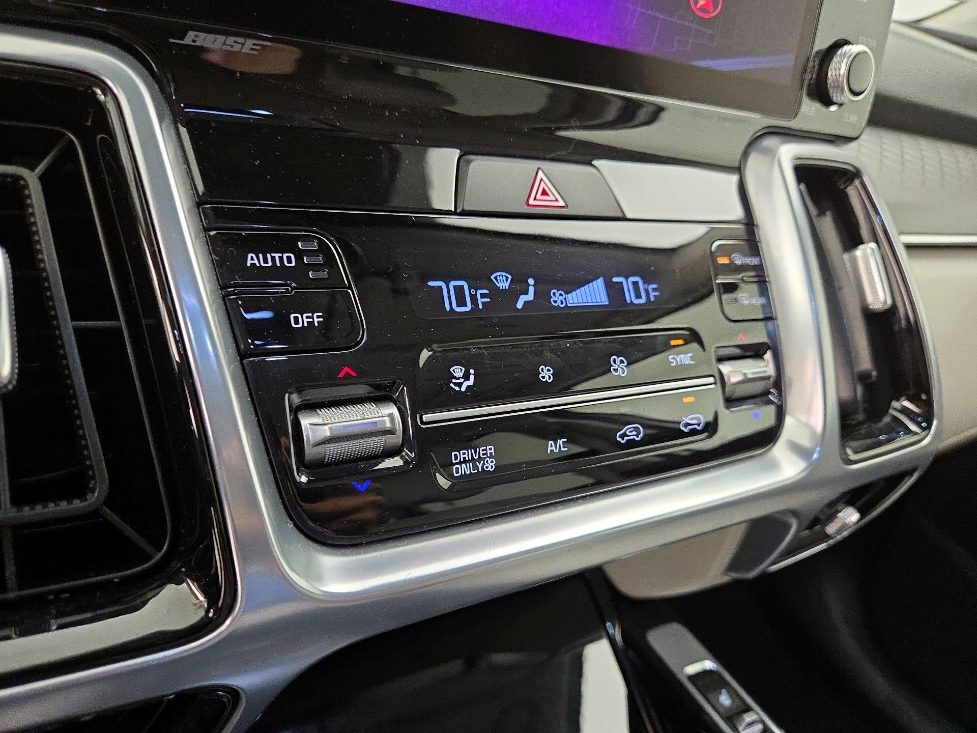 Thumbnail: 2023 Kia Sorento - 17