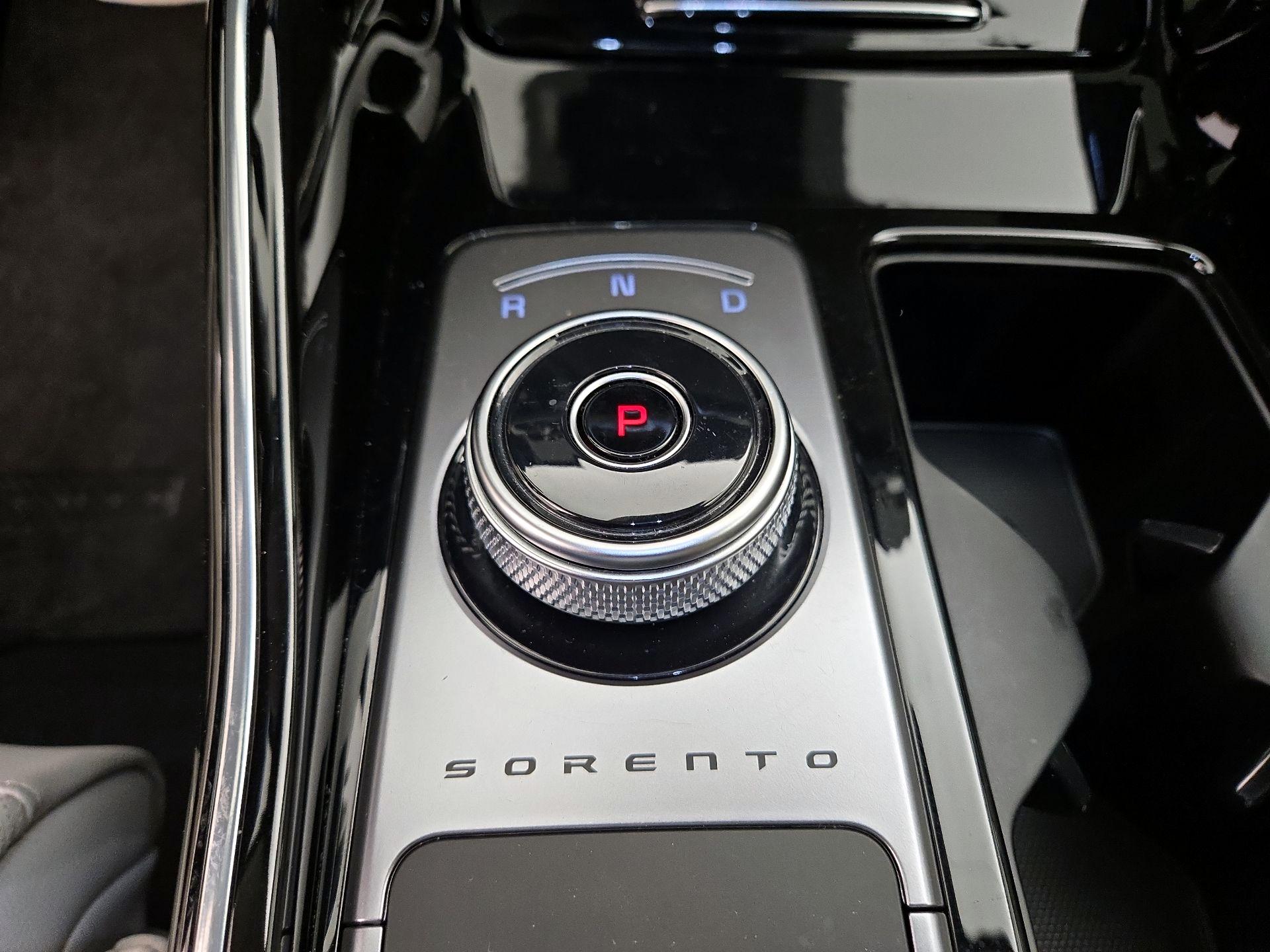 Thumbnail: 2023 Kia Sorento - 18