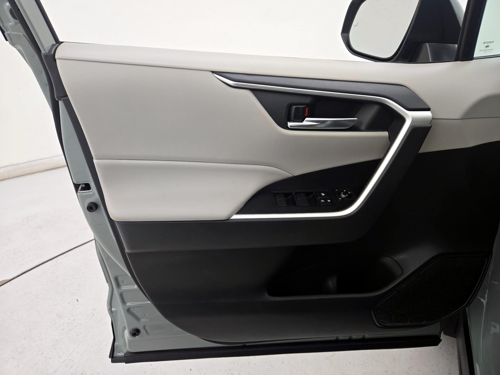 Thumbnail: 2020 Toyota RAV4 - 12
