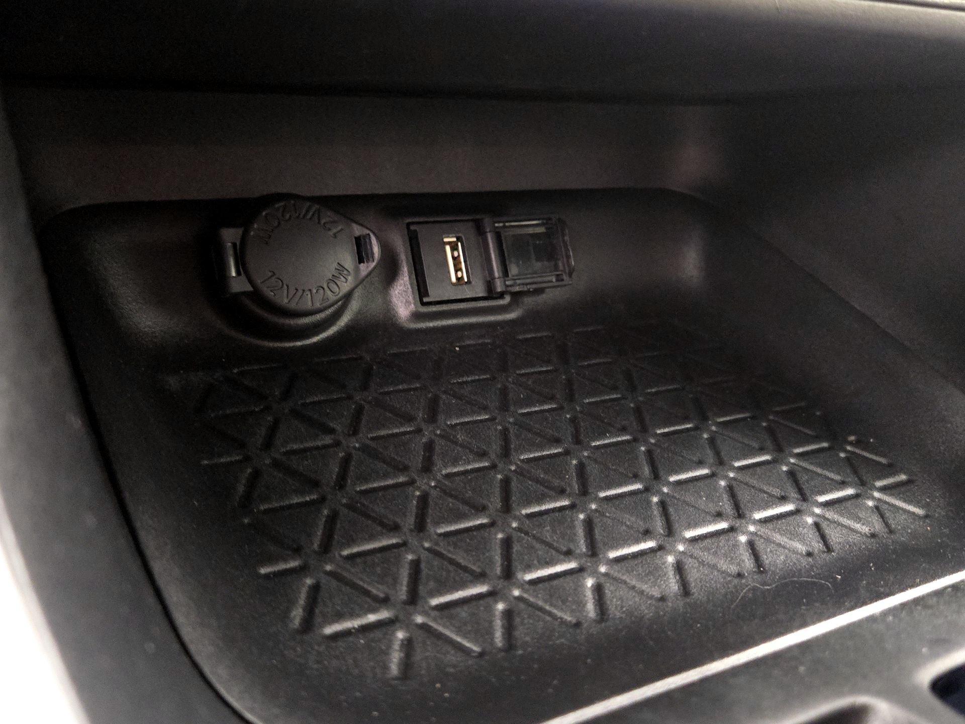 Thumbnail: 2020 Toyota RAV4 - 18