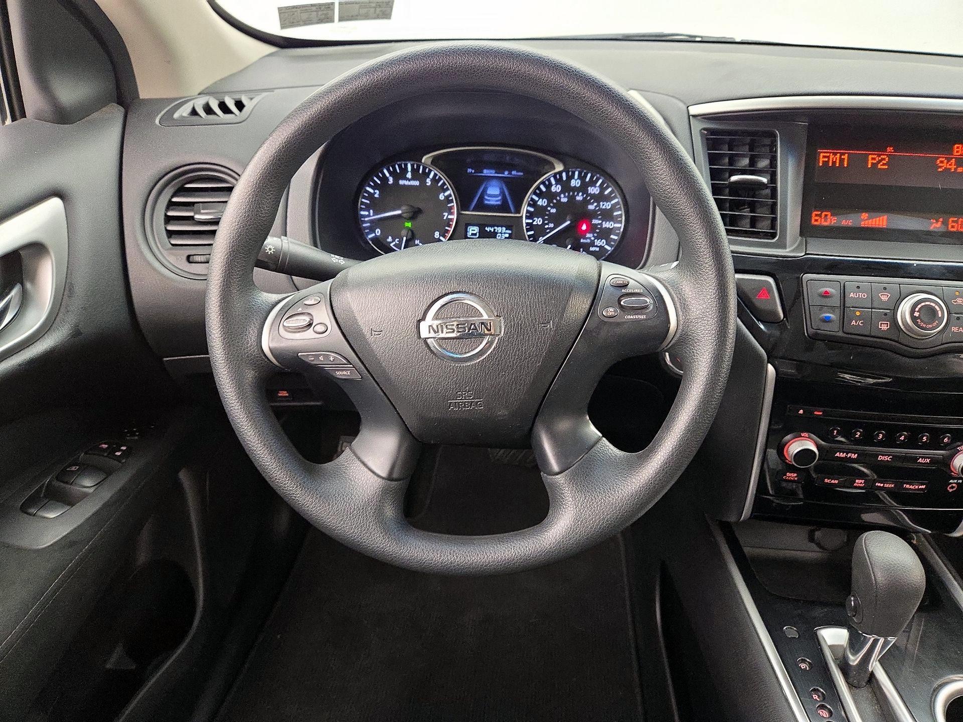 Thumbnail: 2015 Nissan Pathfinder - 10