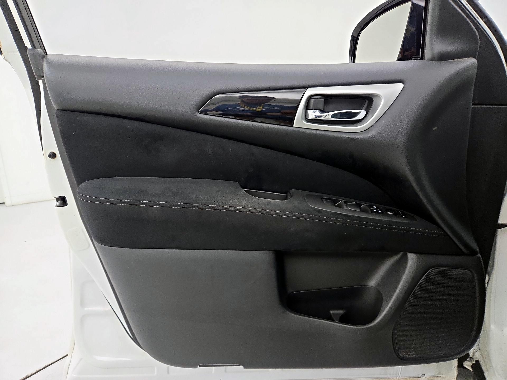 Thumbnail: 2015 Nissan Pathfinder - 12