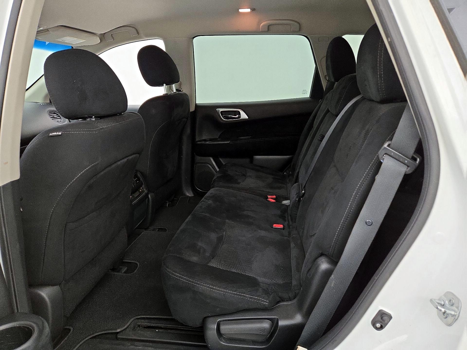 Thumbnail: 2015 Nissan Pathfinder - 18