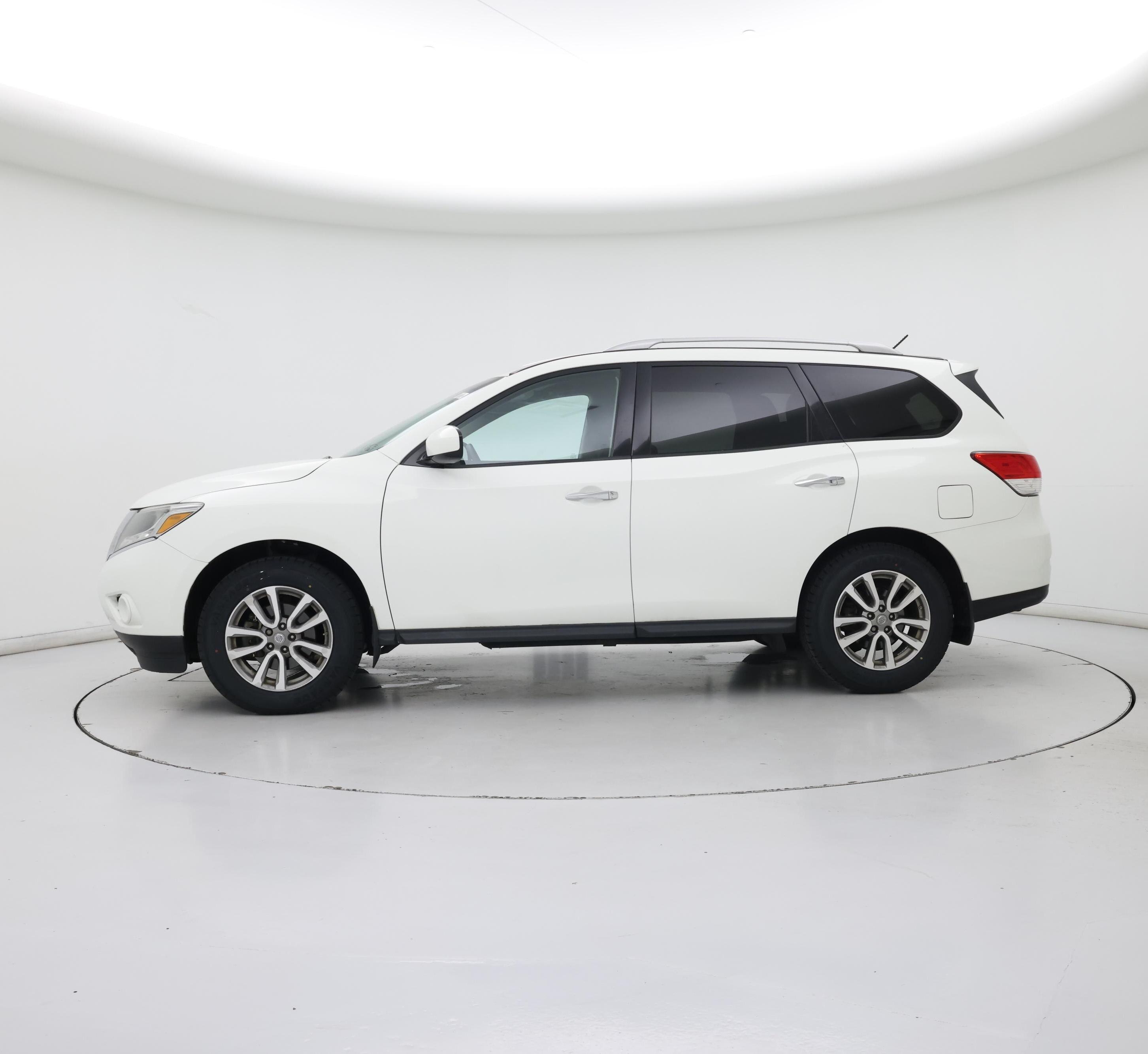 Thumbnail: 2015 Nissan Pathfinder - 3