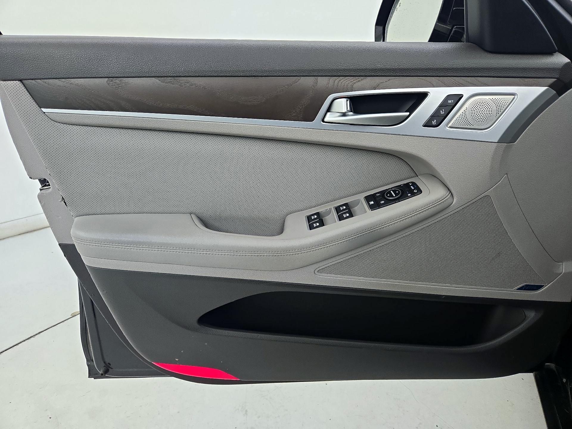 Thumbnail: 2018 Genesis G80 - 12