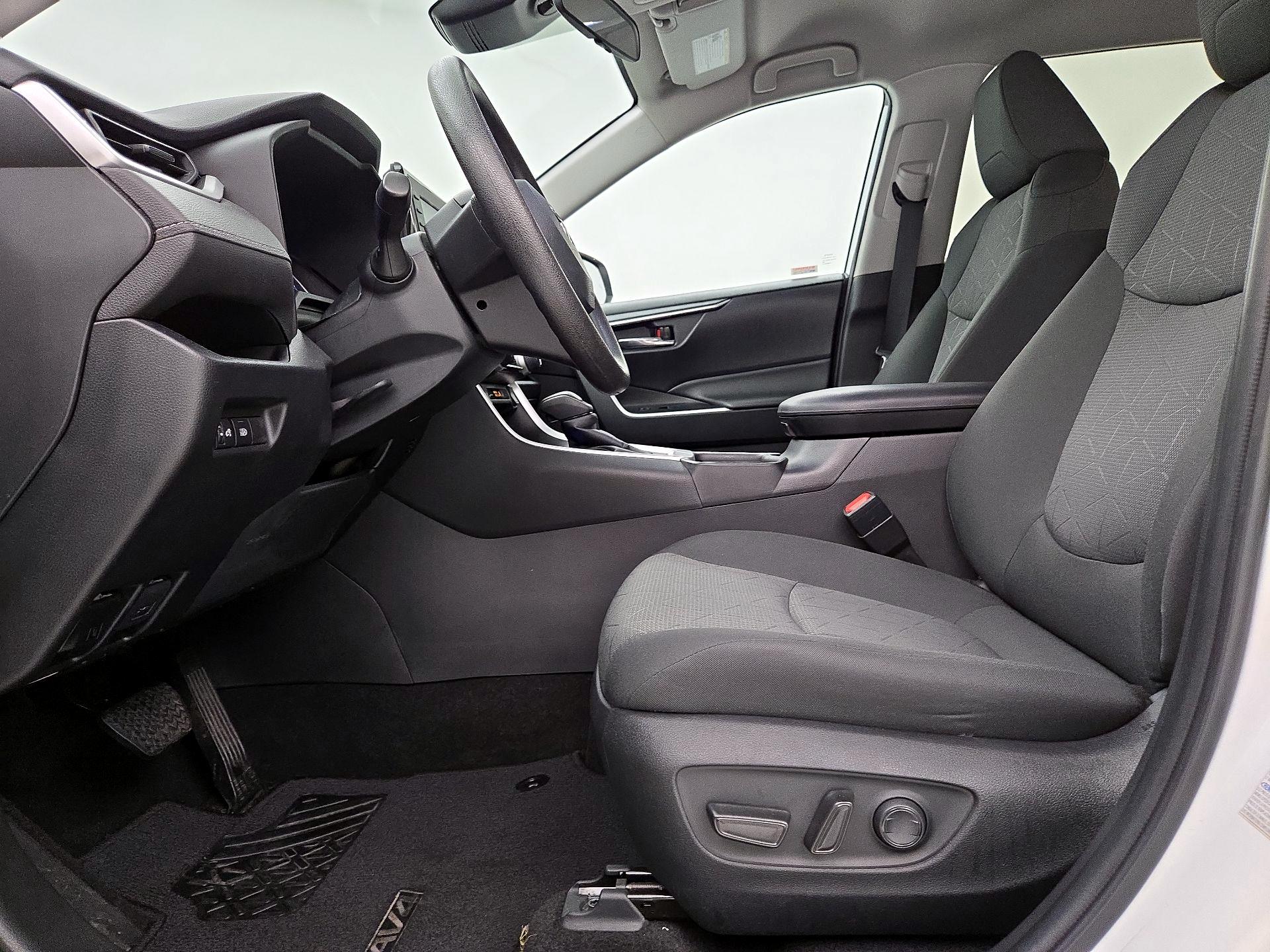 Thumbnail: 2022 Toyota RAV4 - 11