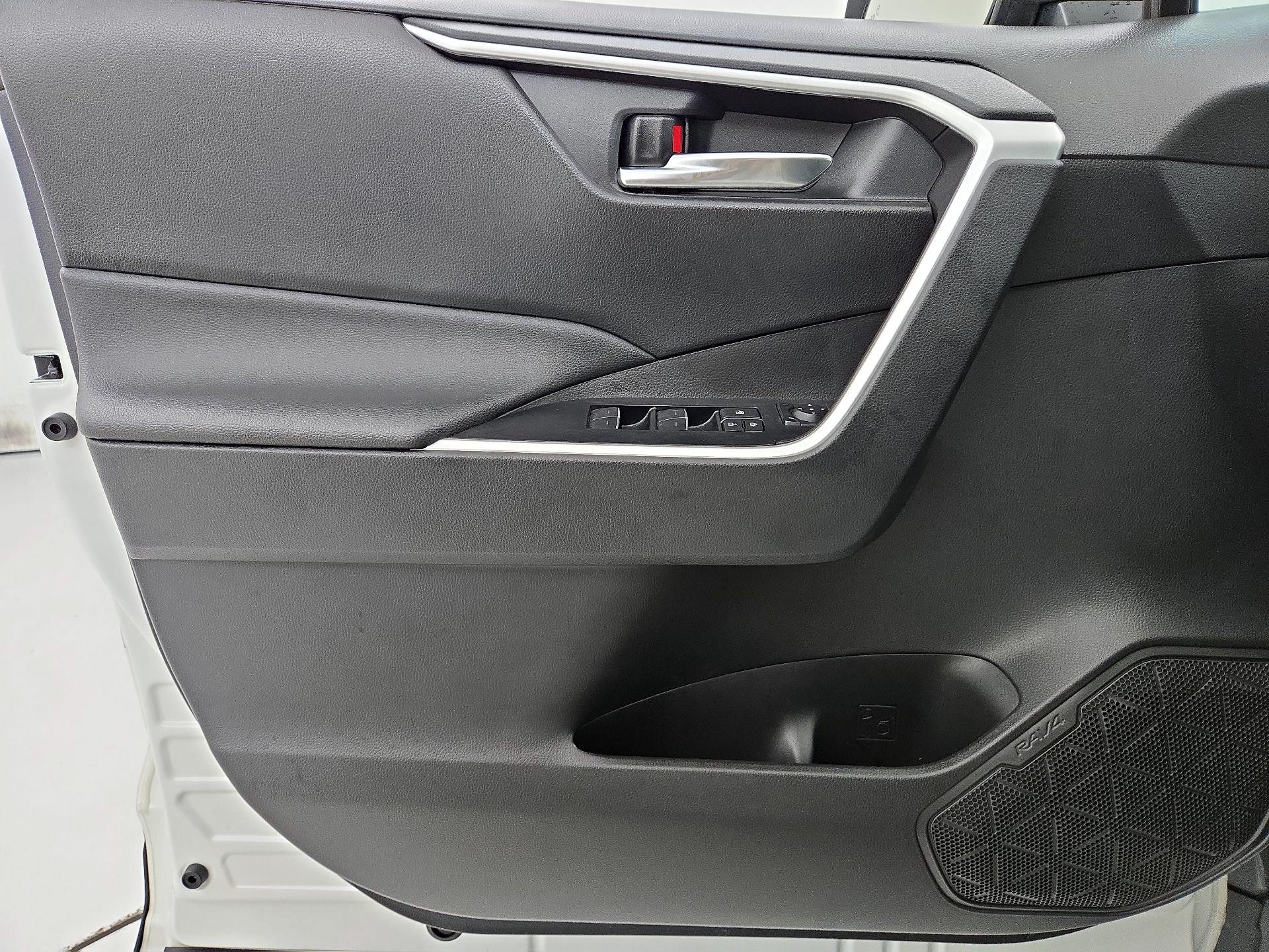 Thumbnail: 2022 Toyota RAV4 - 12