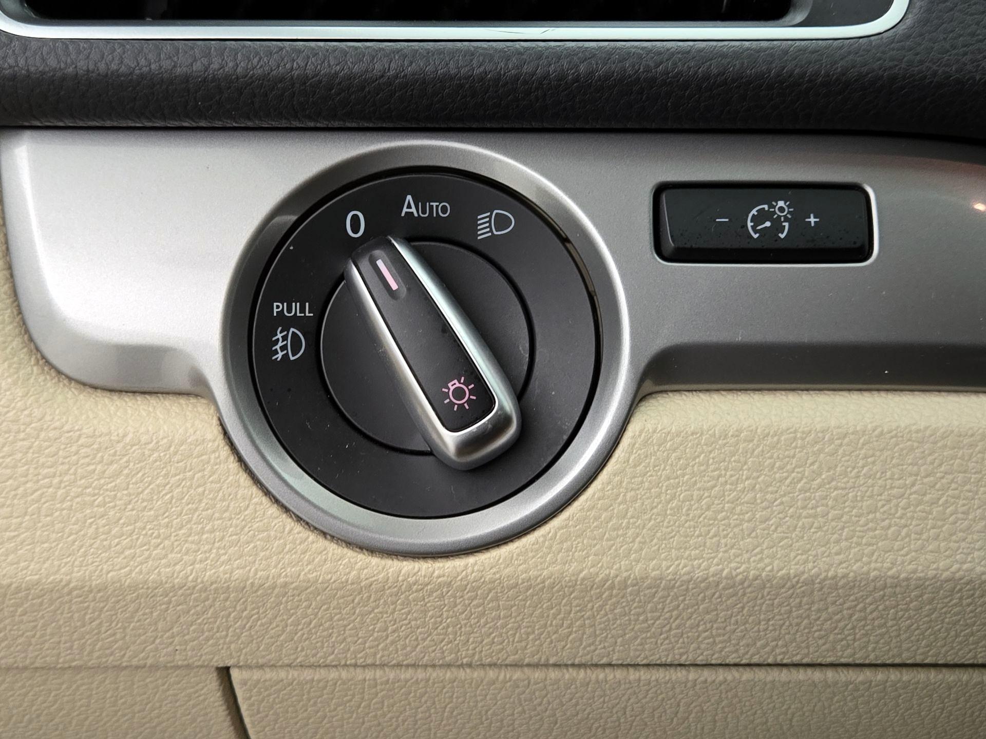 Thumbnail: 2015 Volkswagen Passat - 13