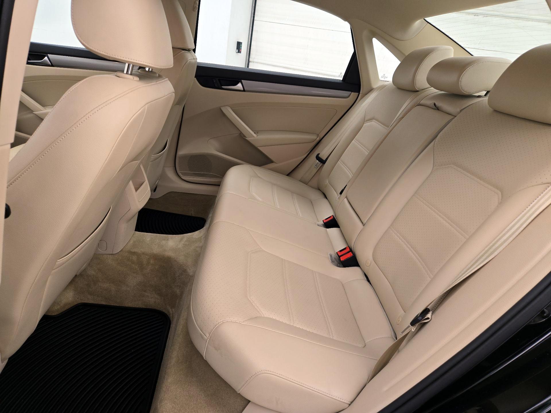 Thumbnail: 2015 Volkswagen Passat - 18