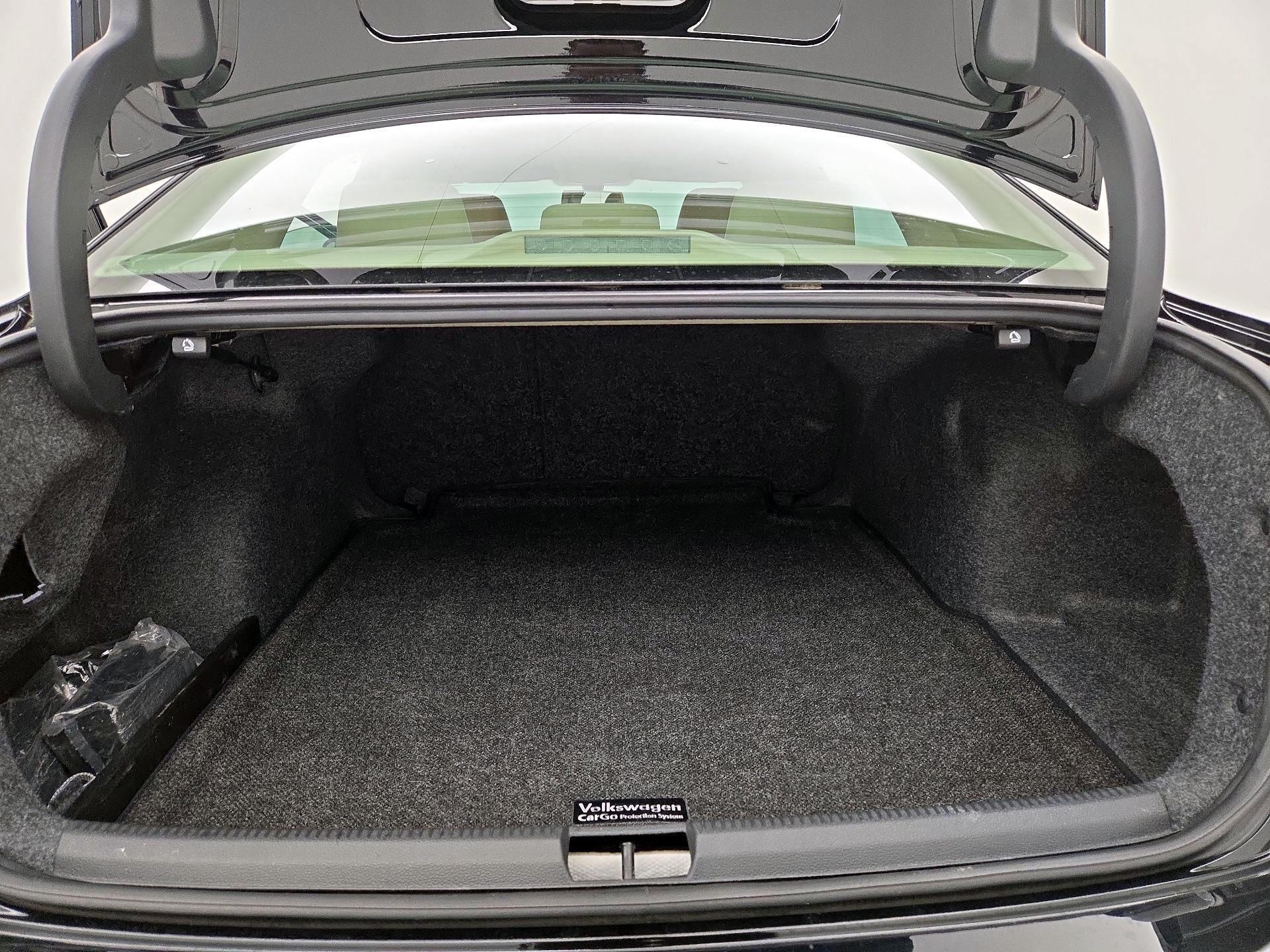 Thumbnail: 2015 Volkswagen Passat - 19