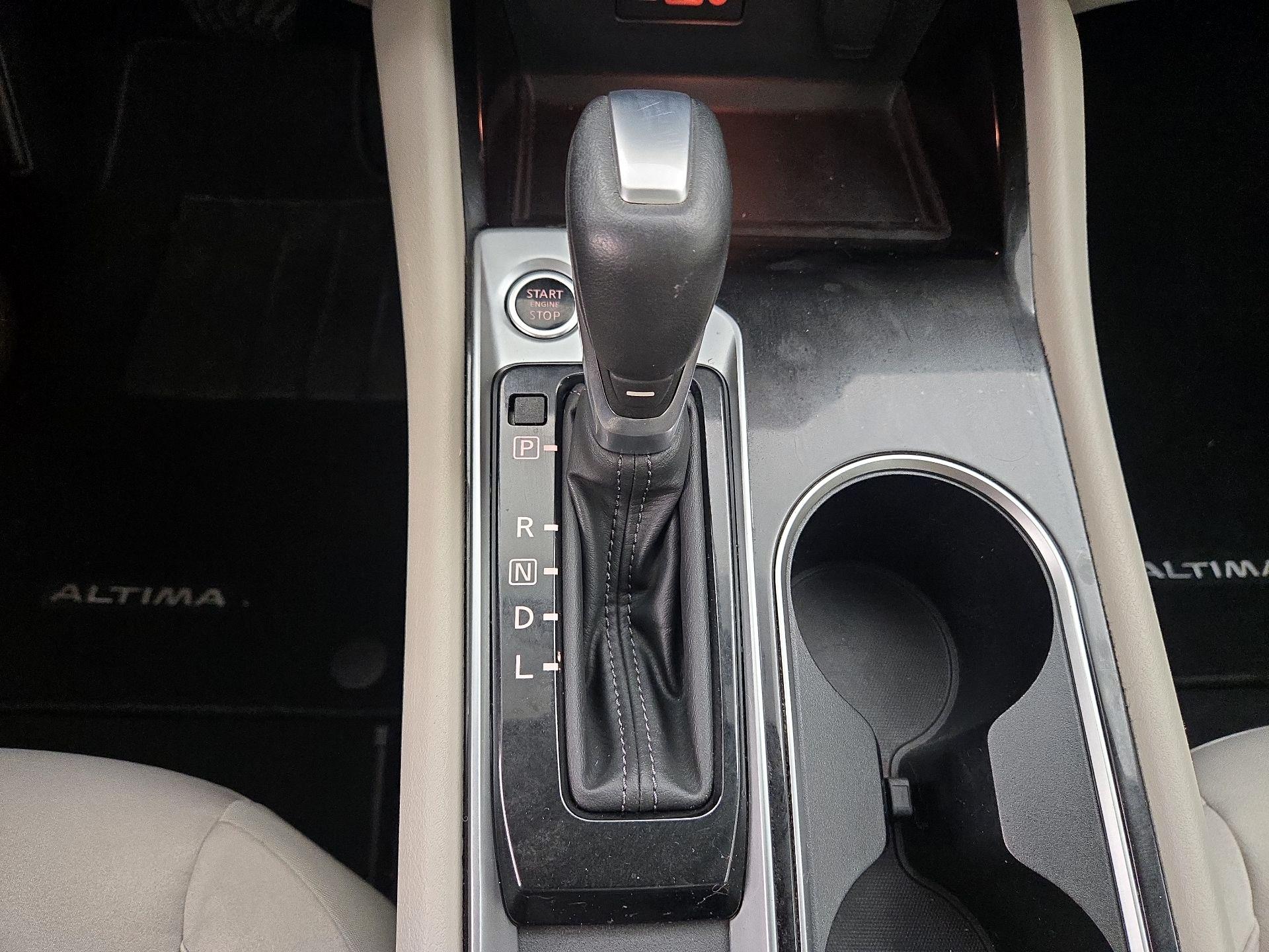 Thumbnail: 2020 Nissan Altima - 17