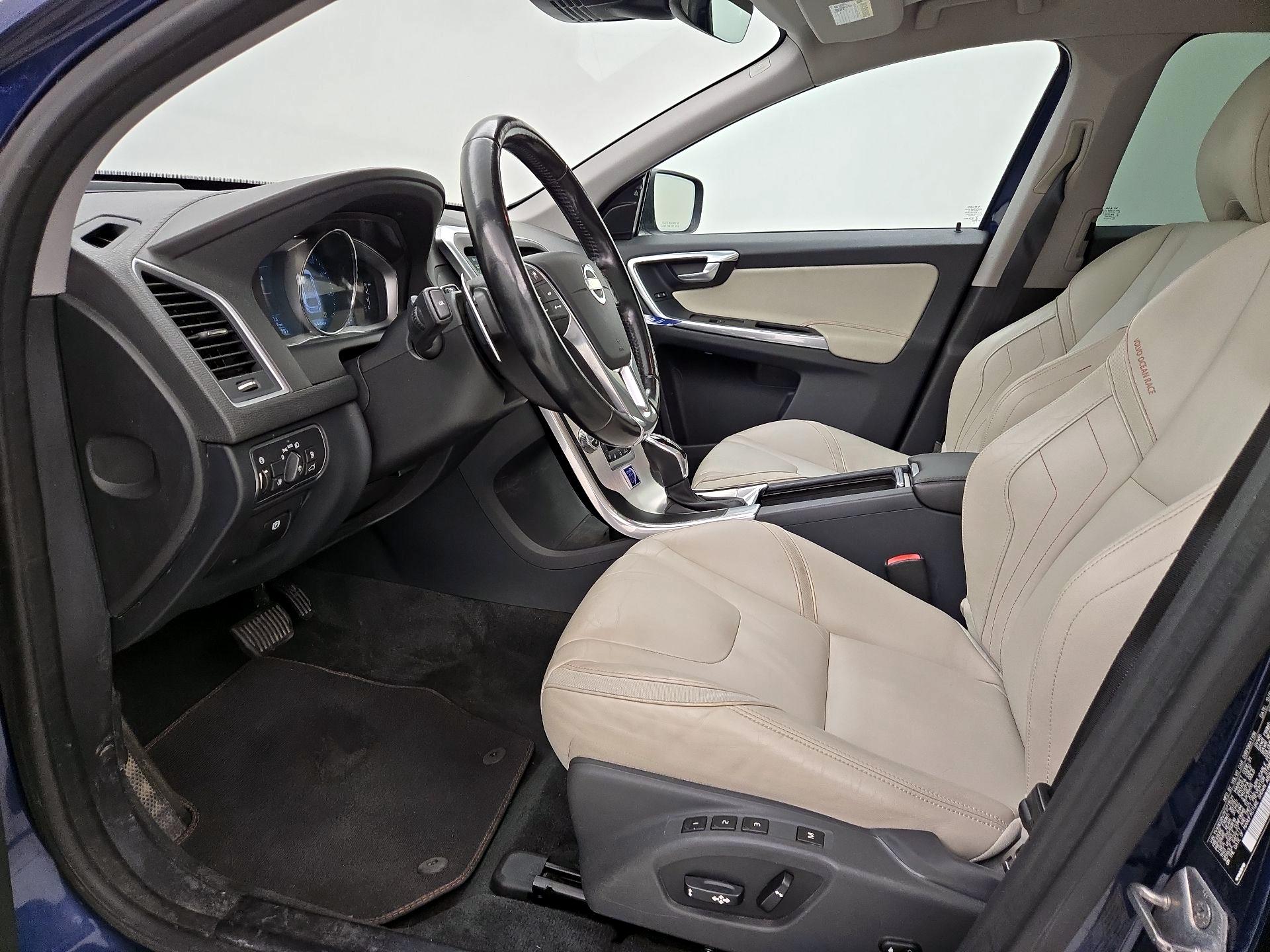 Thumbnail: 2015 Volvo XC60 - 11