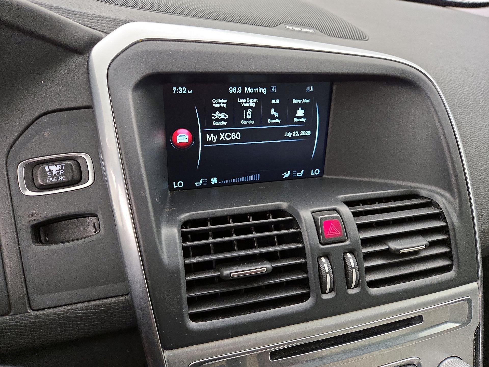 Thumbnail: 2015 Volvo XC60 - 15