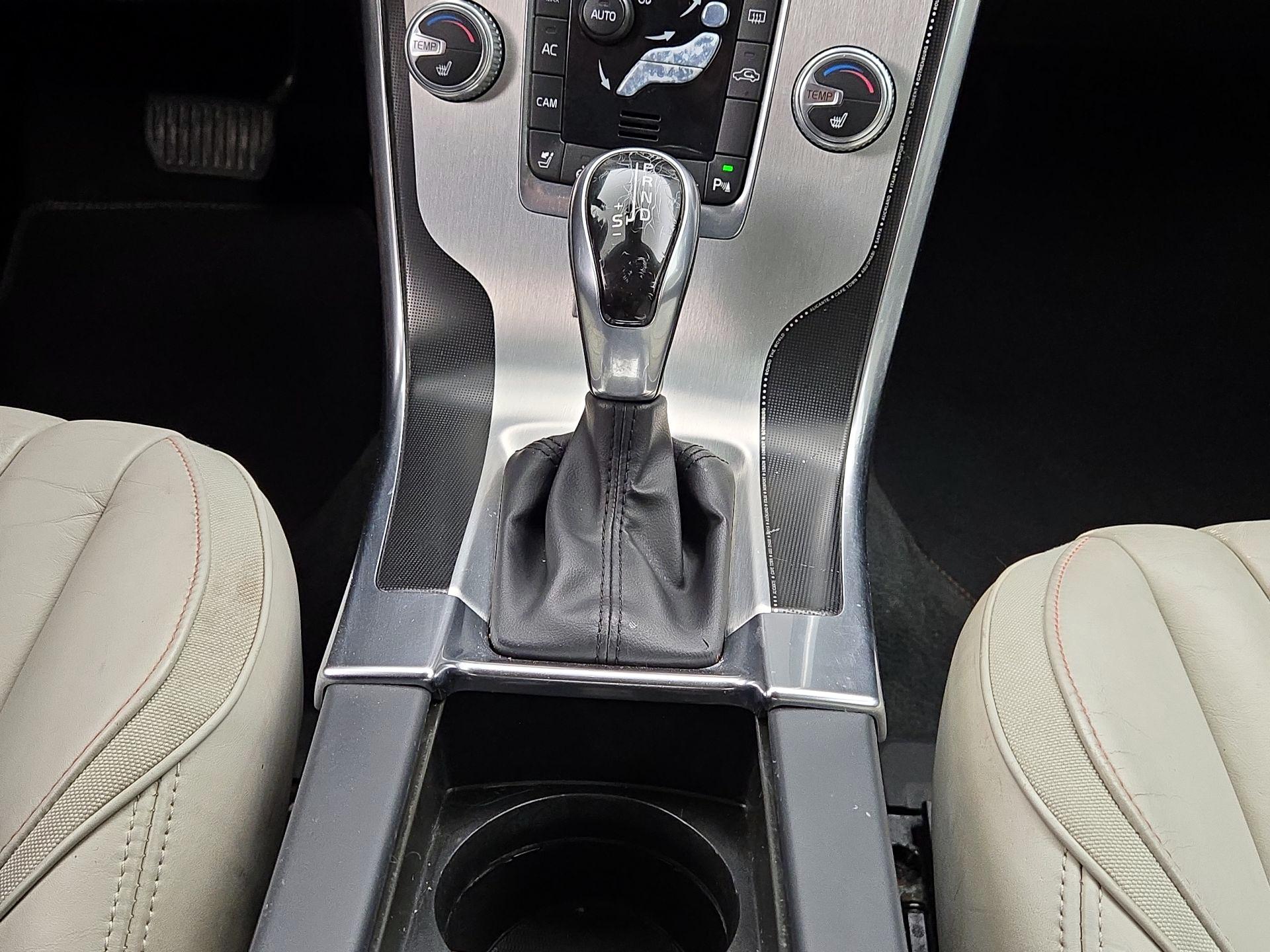 Thumbnail: 2015 Volvo XC60 - 17