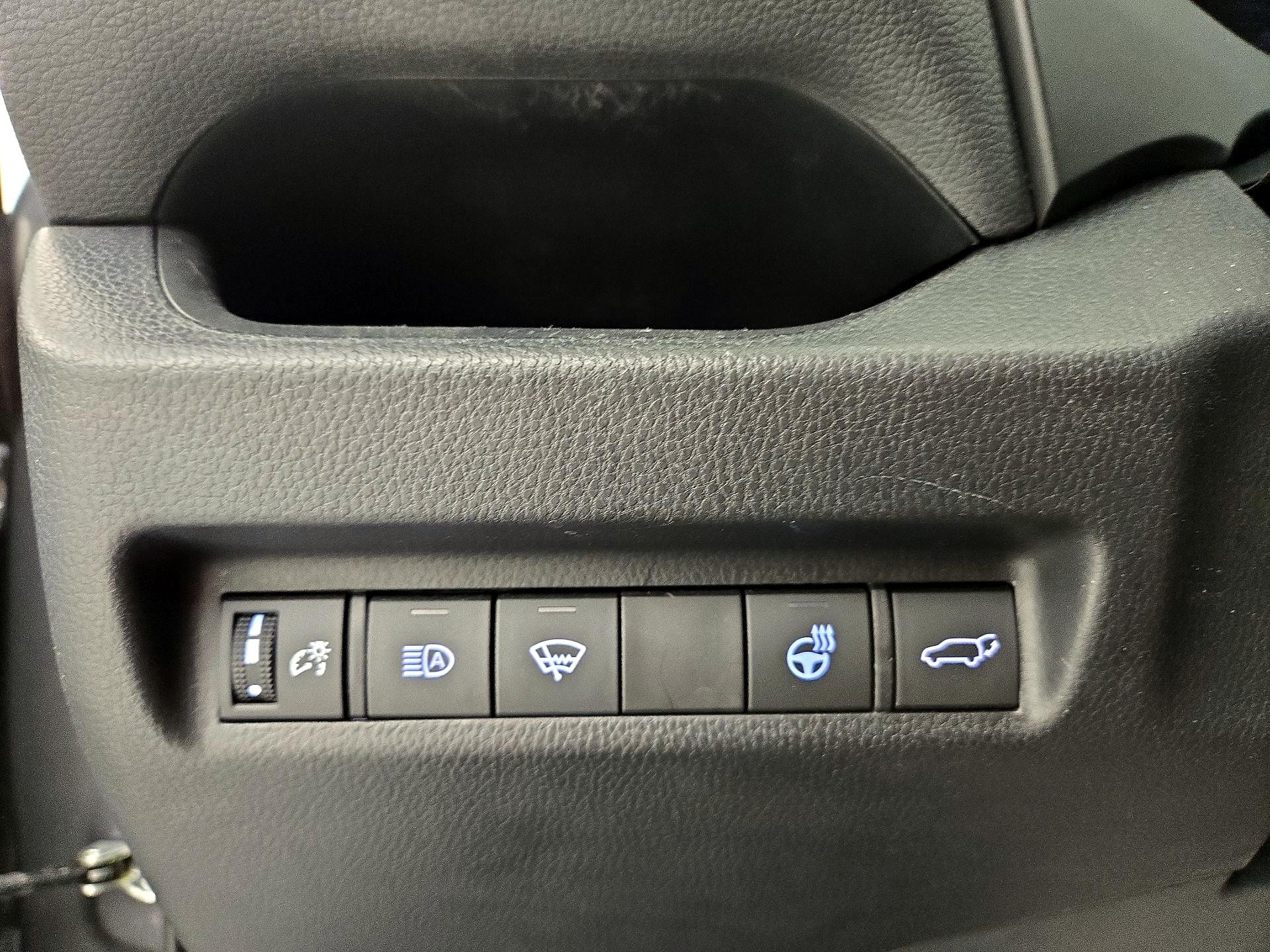 Thumbnail: 2021 Toyota RAV4 - 13