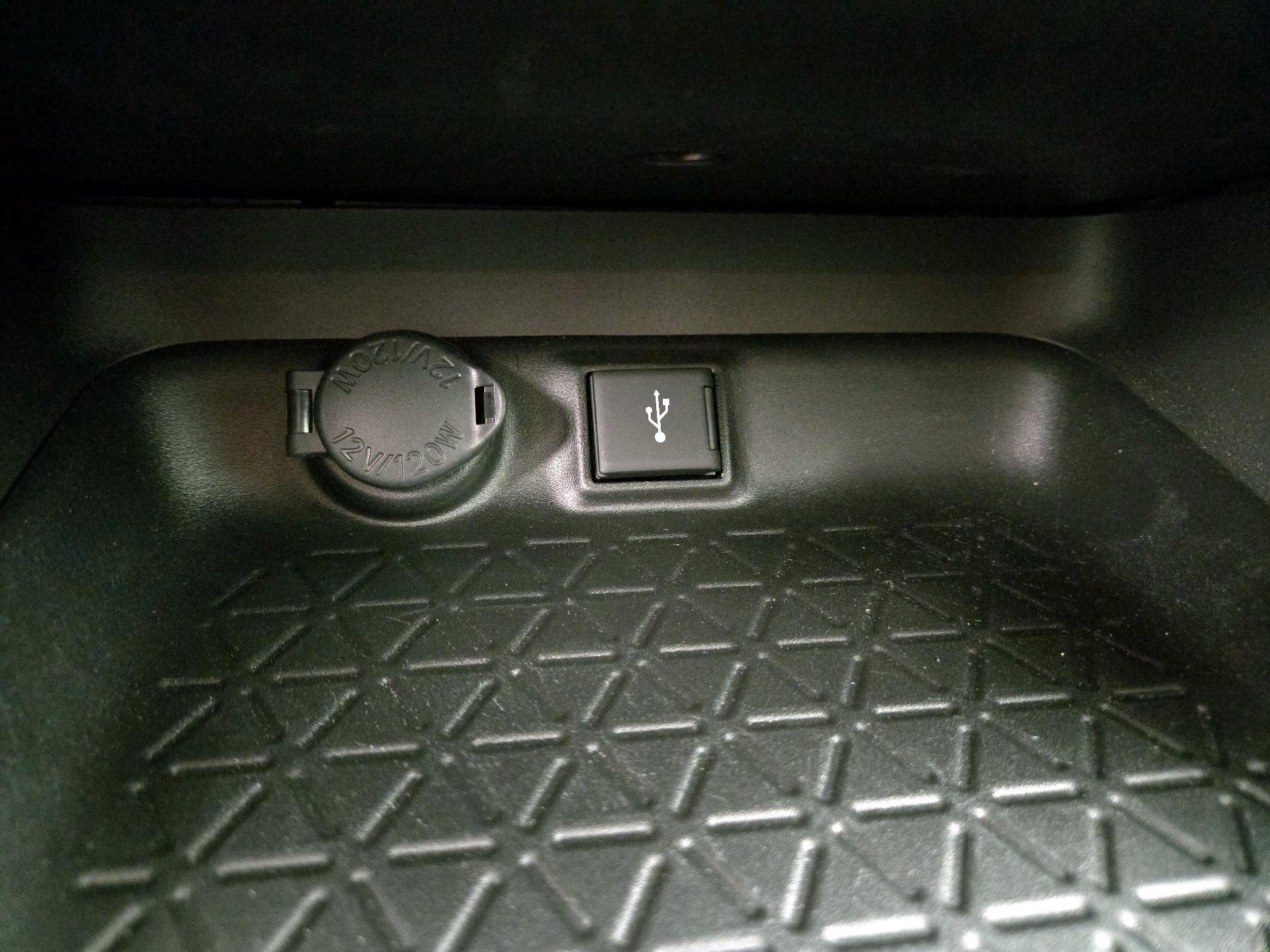 Thumbnail: 2021 Toyota RAV4 - 18