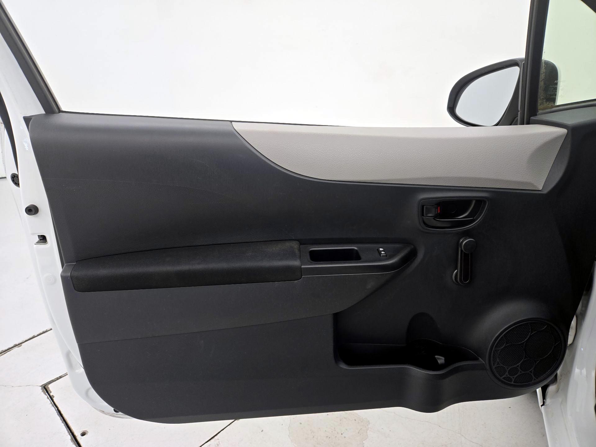 Thumbnail: 2014 Toyota Yaris - 12