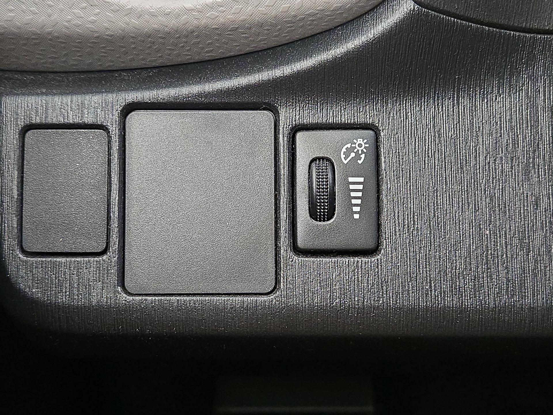 Thumbnail: 2014 Toyota Yaris - 13