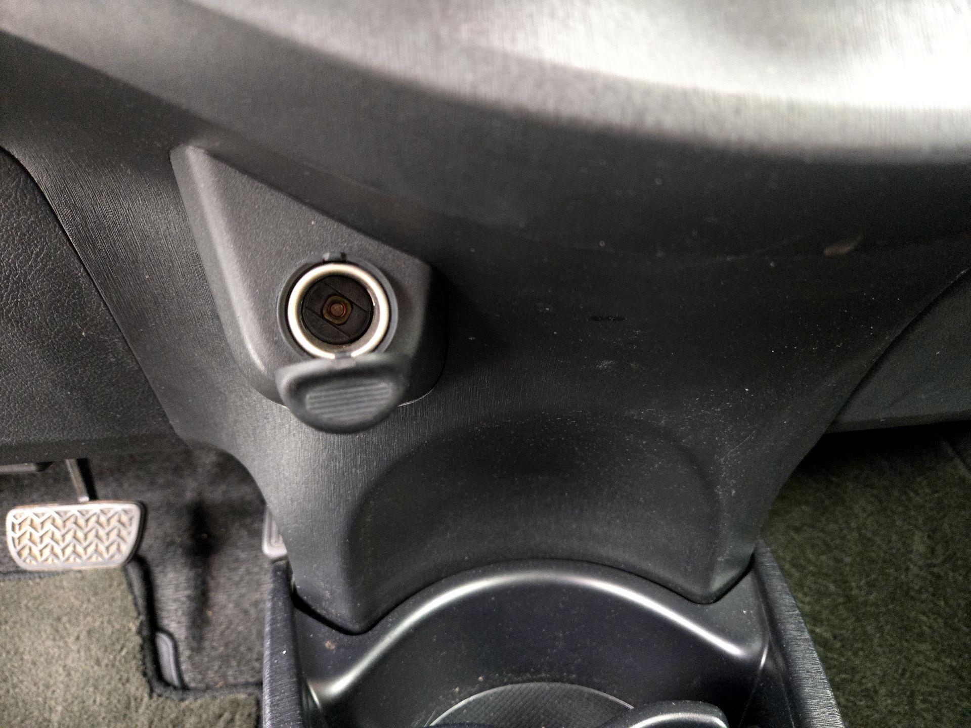 Thumbnail: 2014 Toyota Yaris - 17