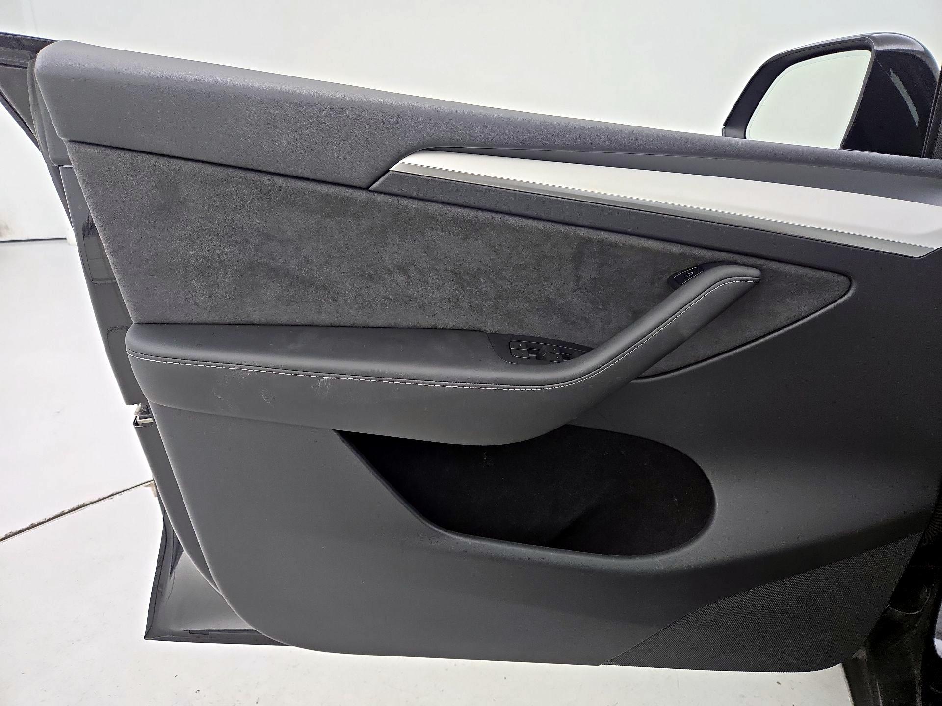 Thumbnail: 2023 Tesla Model Y - 12