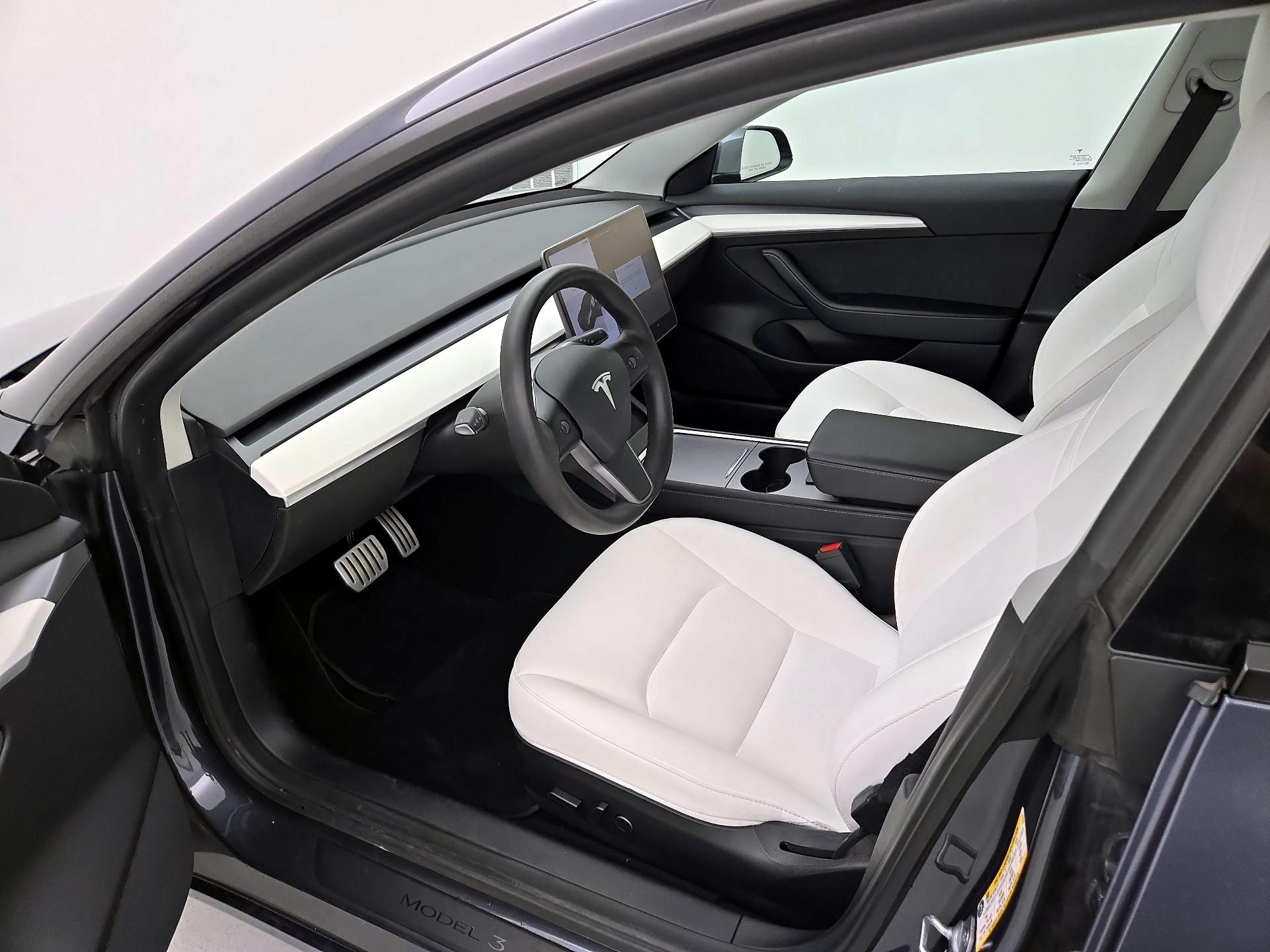 Thumbnail: 2022 Tesla Model 3 - 11