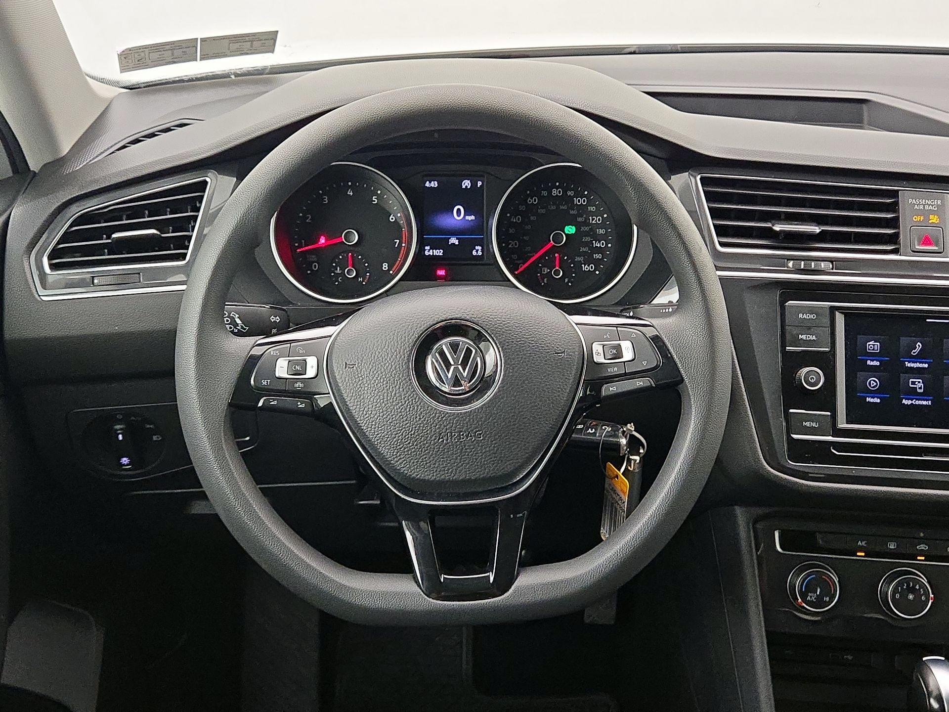 Thumbnail: 2021 Volkswagen Tiguan - 10