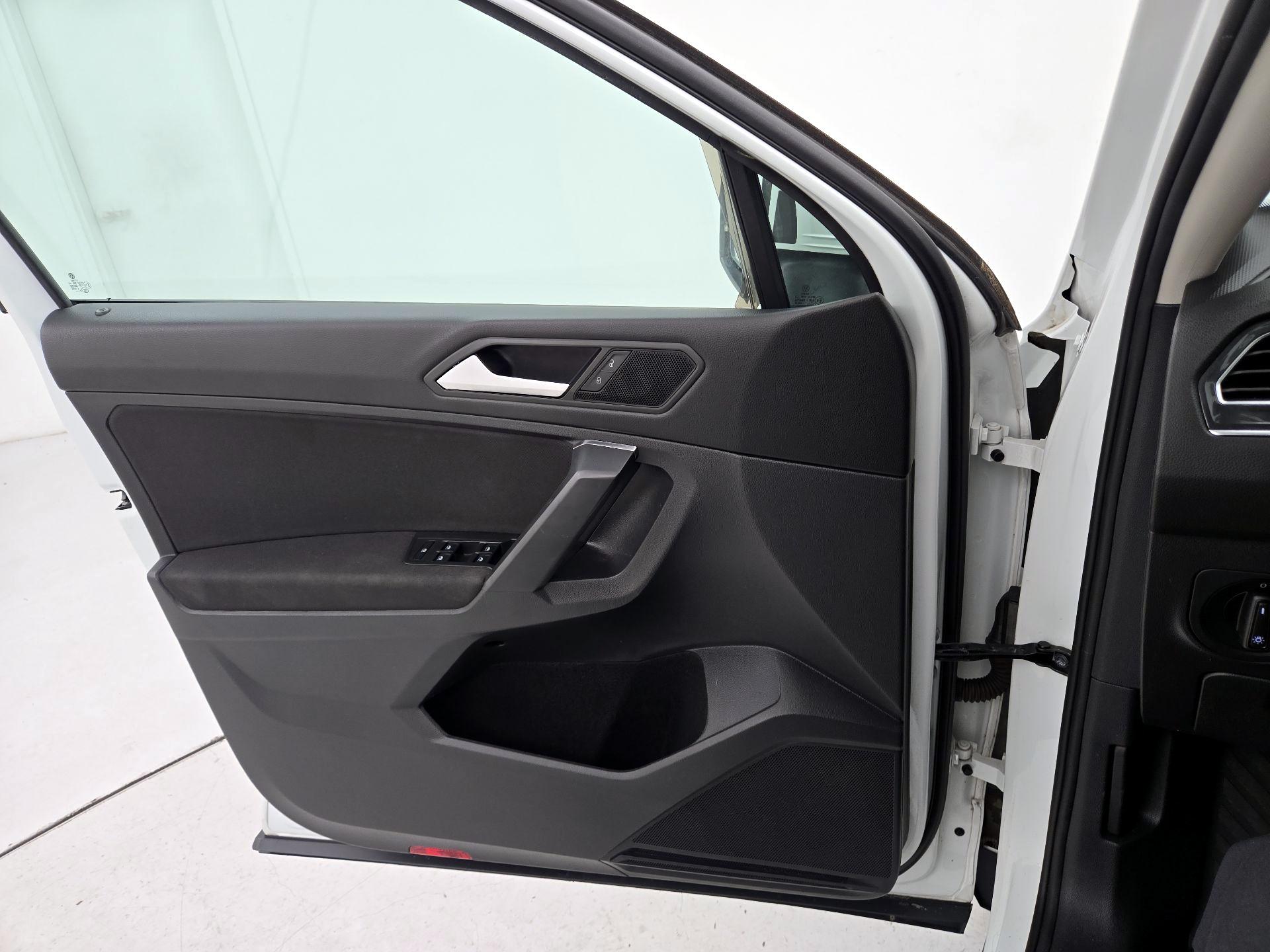 Thumbnail: 2021 Volkswagen Tiguan - 12