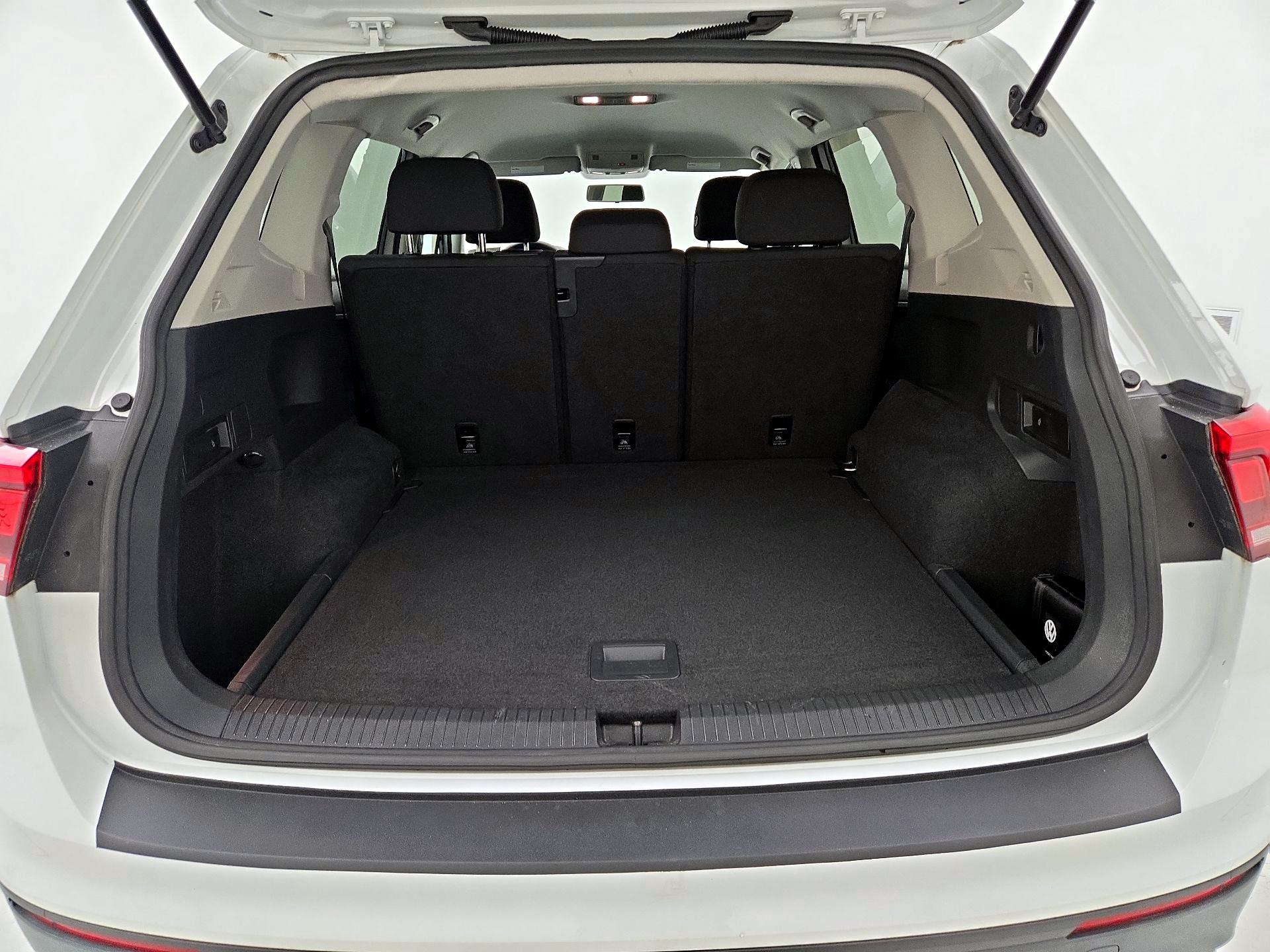 Thumbnail: 2021 Volkswagen Tiguan - 20