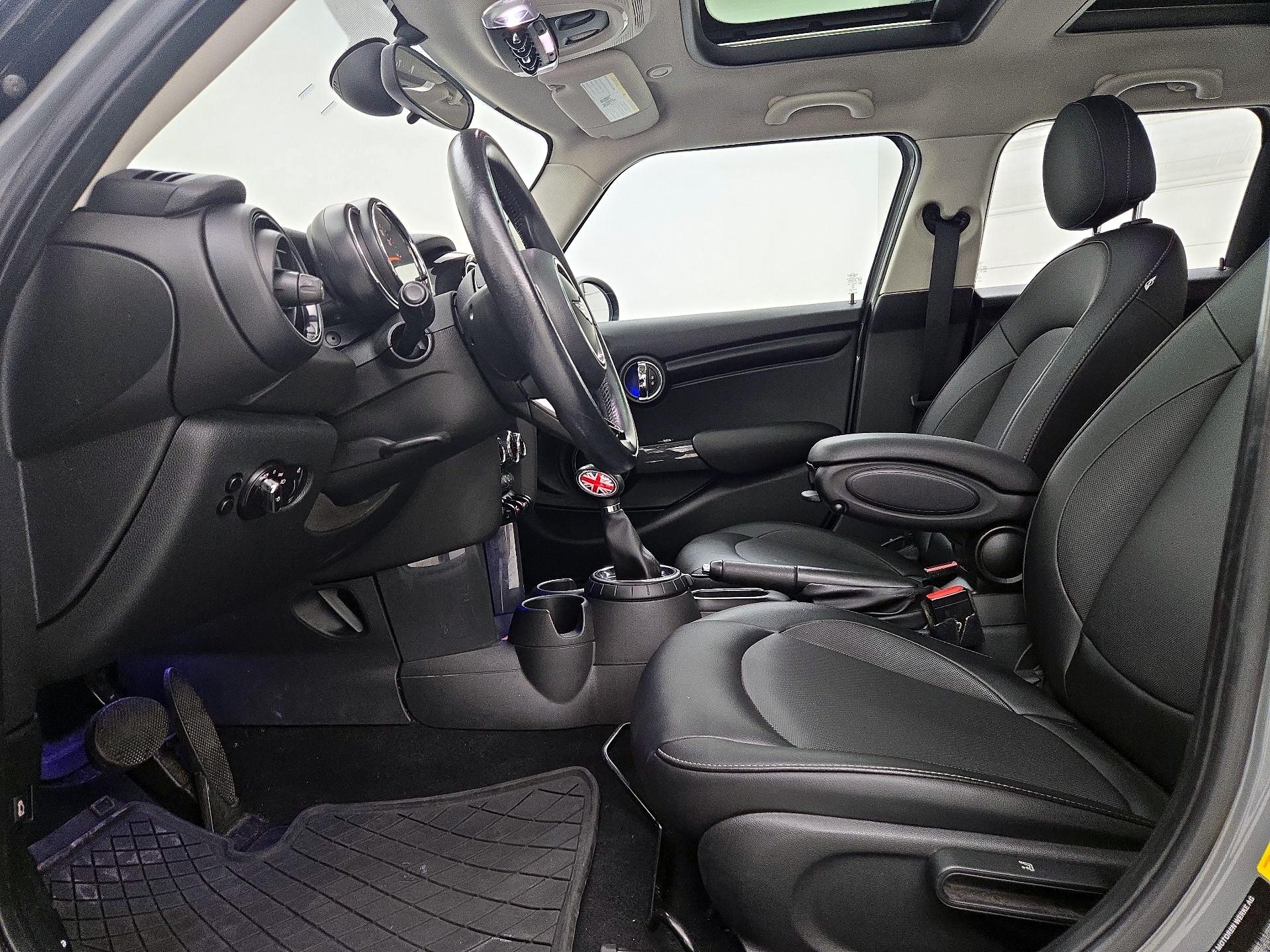 Thumbnail: 2015 MINI Cooper Hardtop - 11