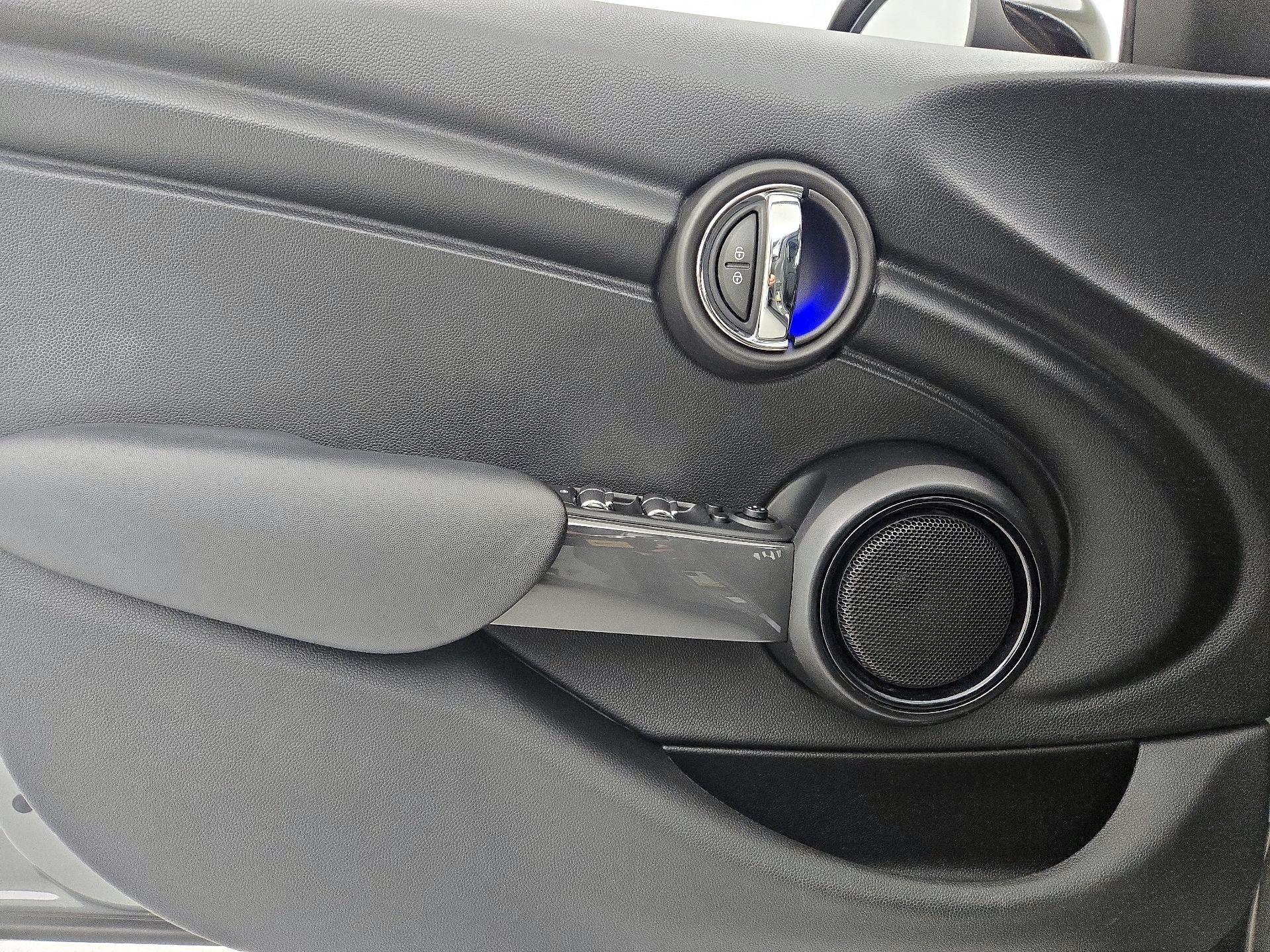 Thumbnail: 2015 MINI Cooper Hardtop - 12