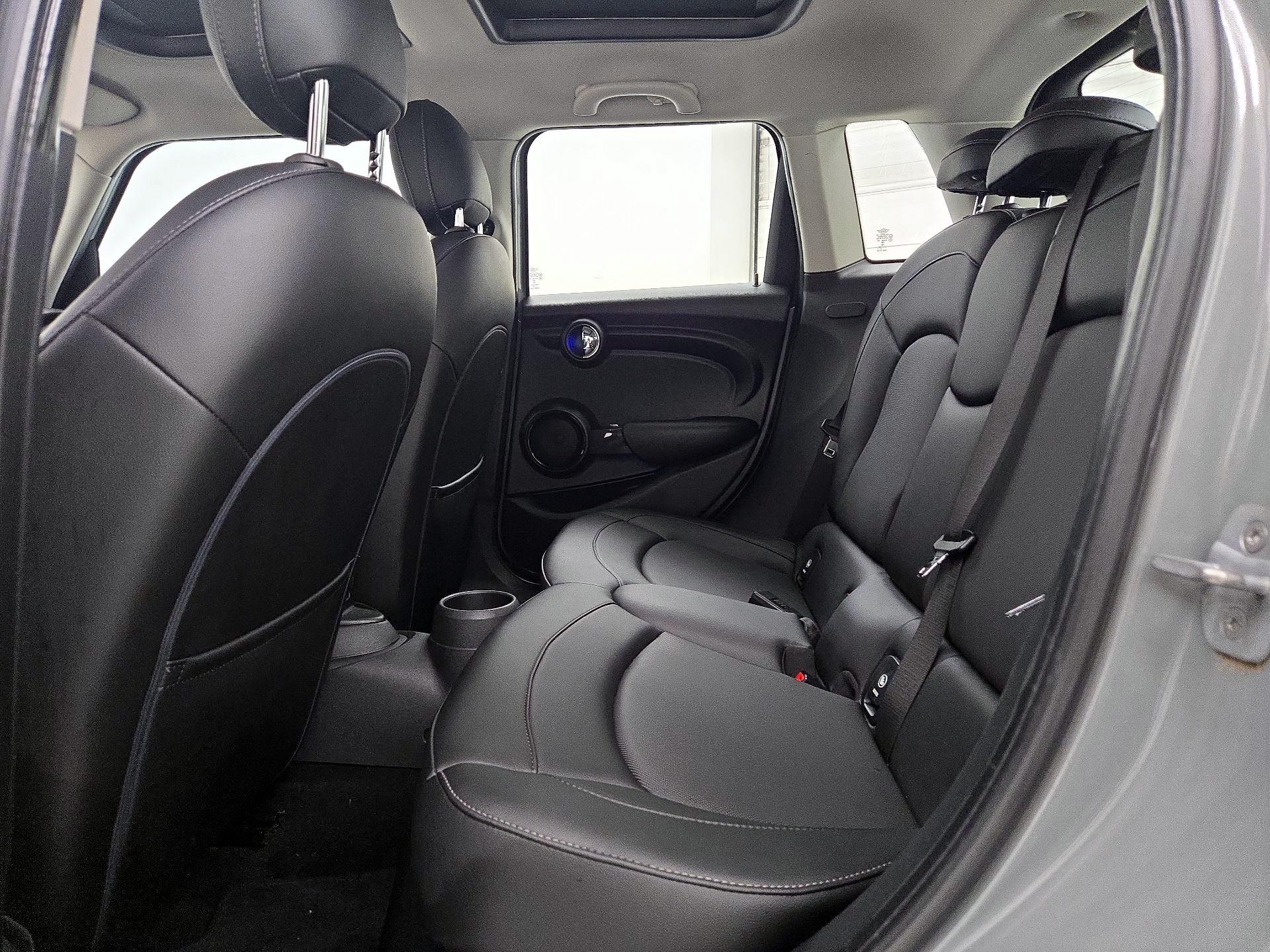 Thumbnail: 2015 MINI Cooper Hardtop - 19