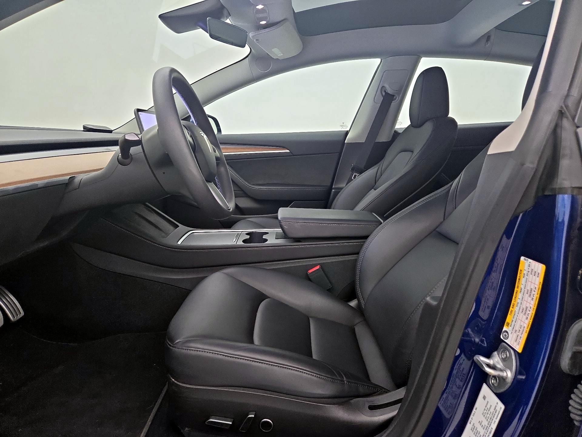 Thumbnail: 2023 Tesla Model 3 - 11