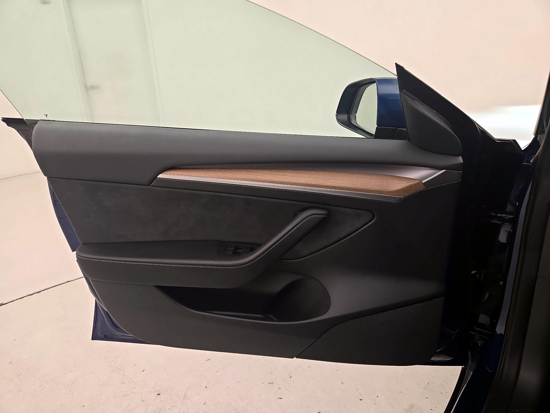 Thumbnail: 2023 Tesla Model 3 - 12