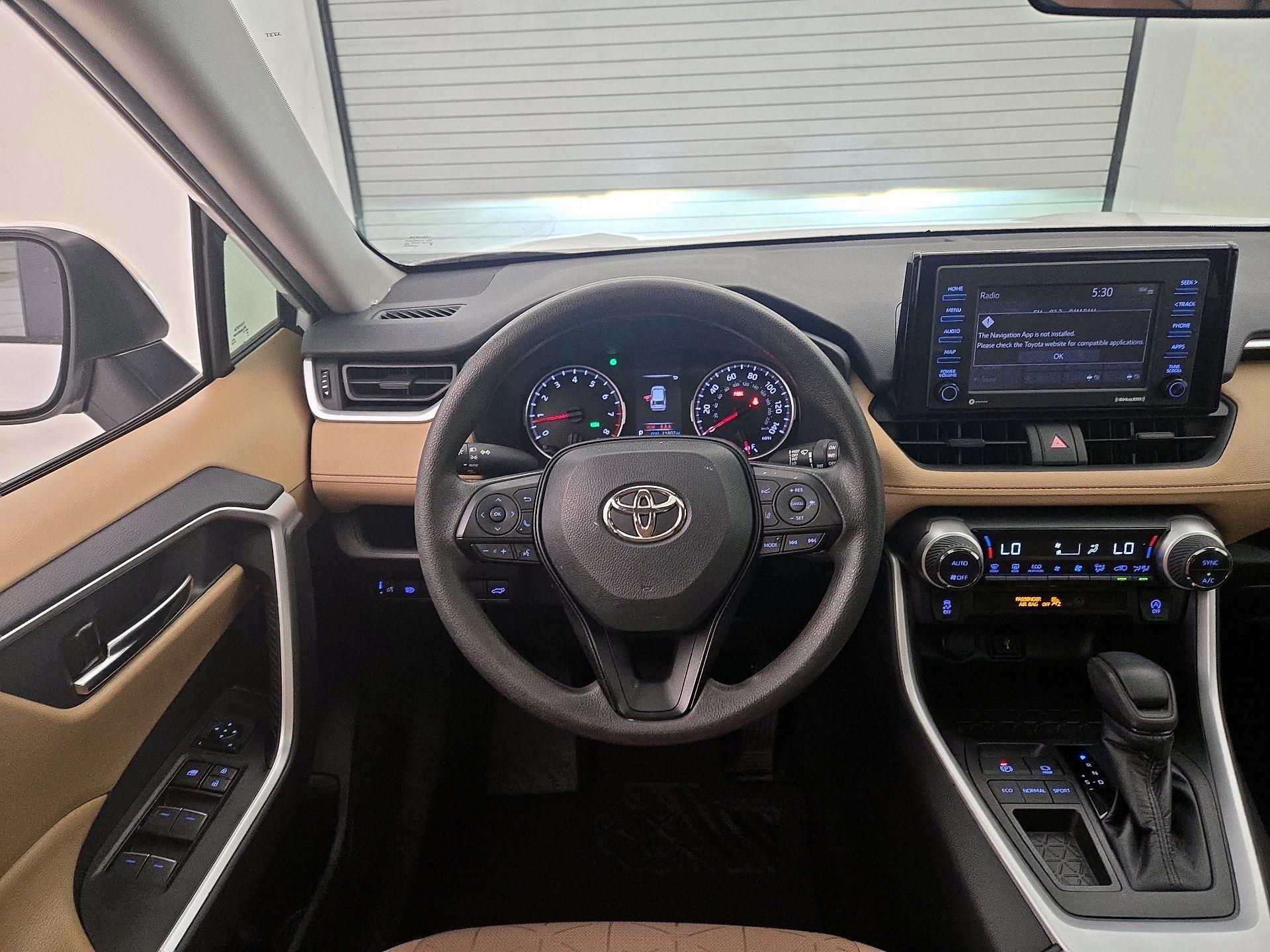 Thumbnail: 2022 Toyota RAV4 - 10