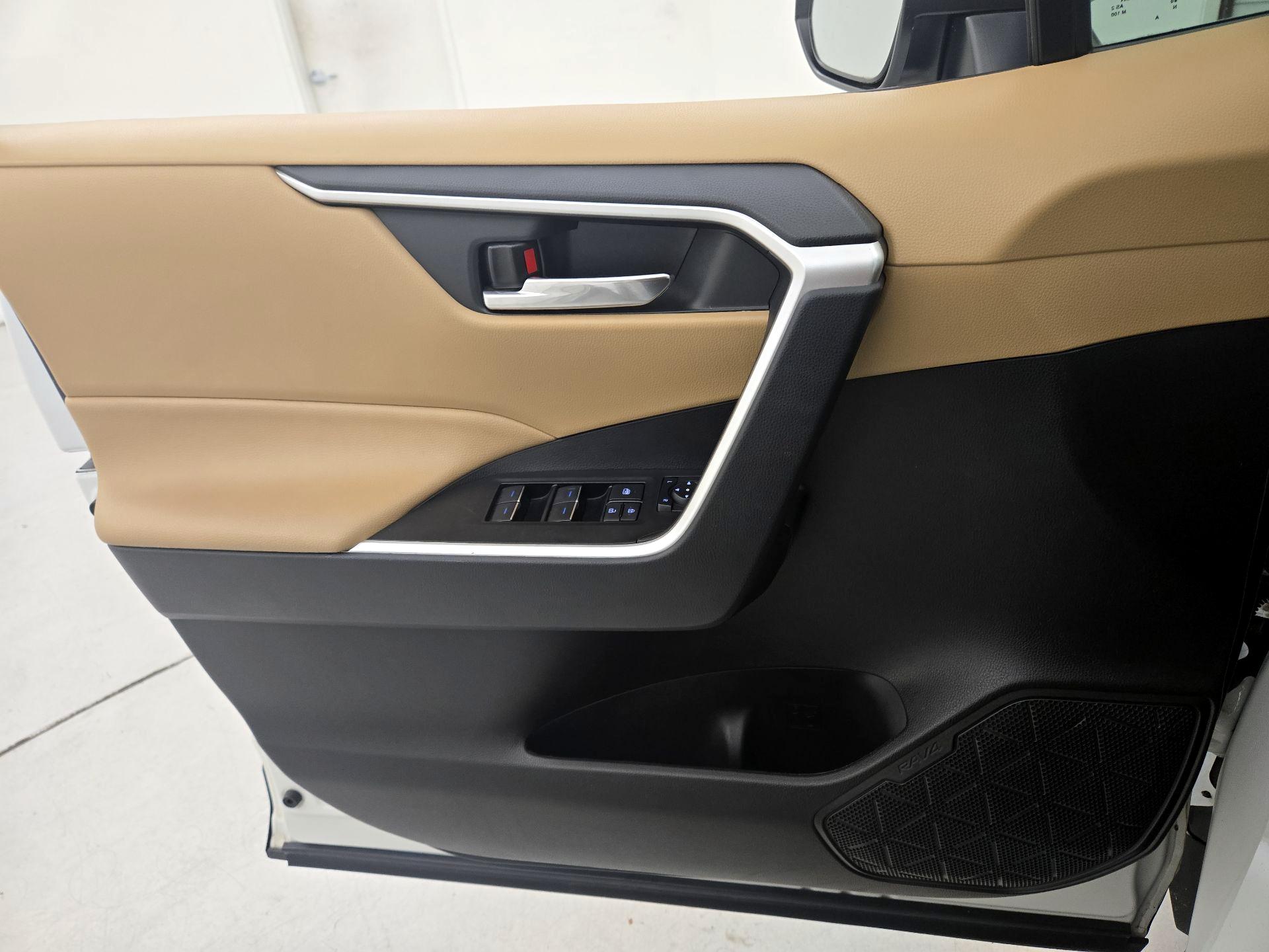 Thumbnail: 2022 Toyota RAV4 - 12