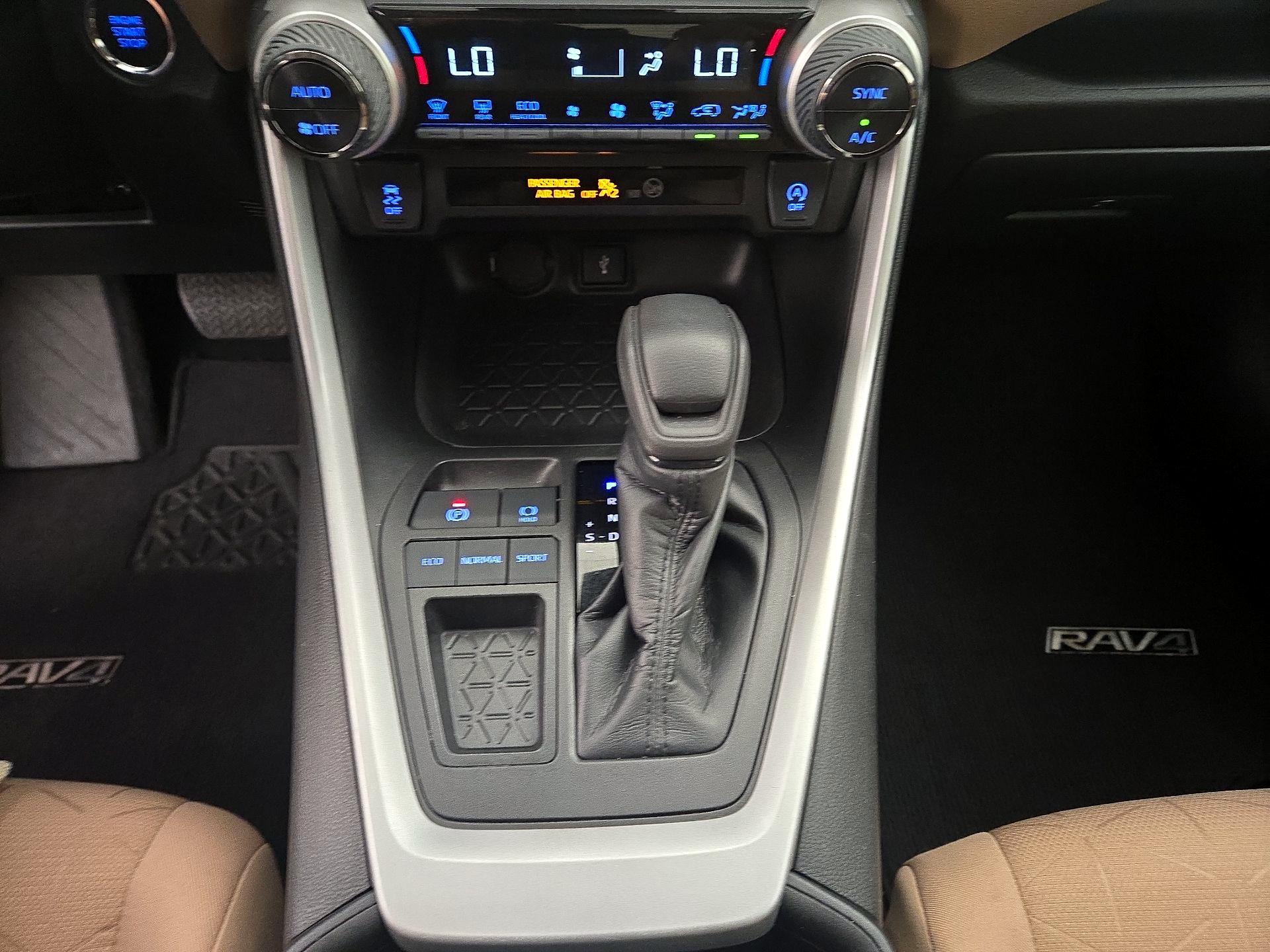 Thumbnail: 2022 Toyota RAV4 - 17